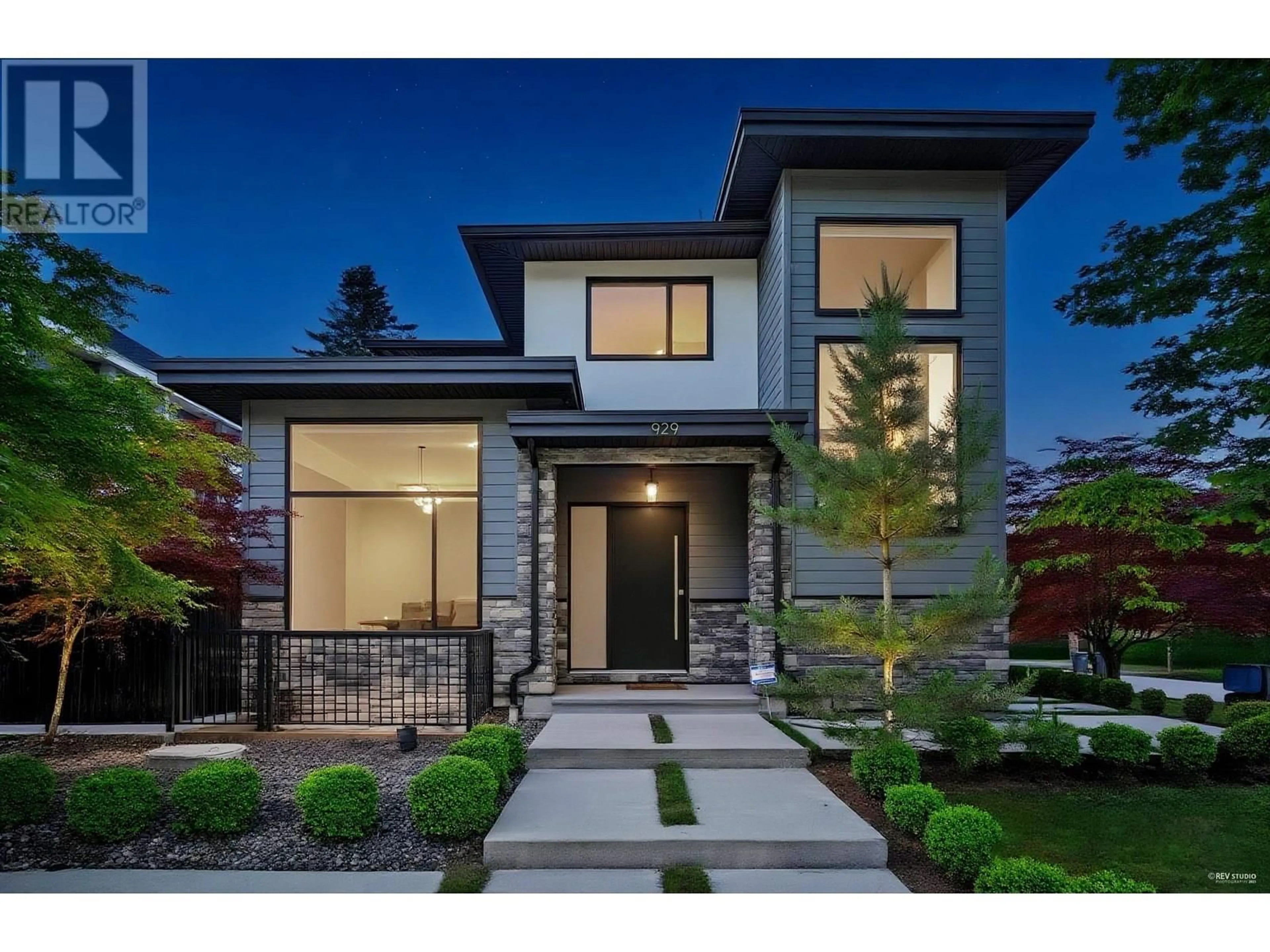 Home with brick exterior material, street for 929 FOURTH STREET, New Westminster British Columbia V3L2X1