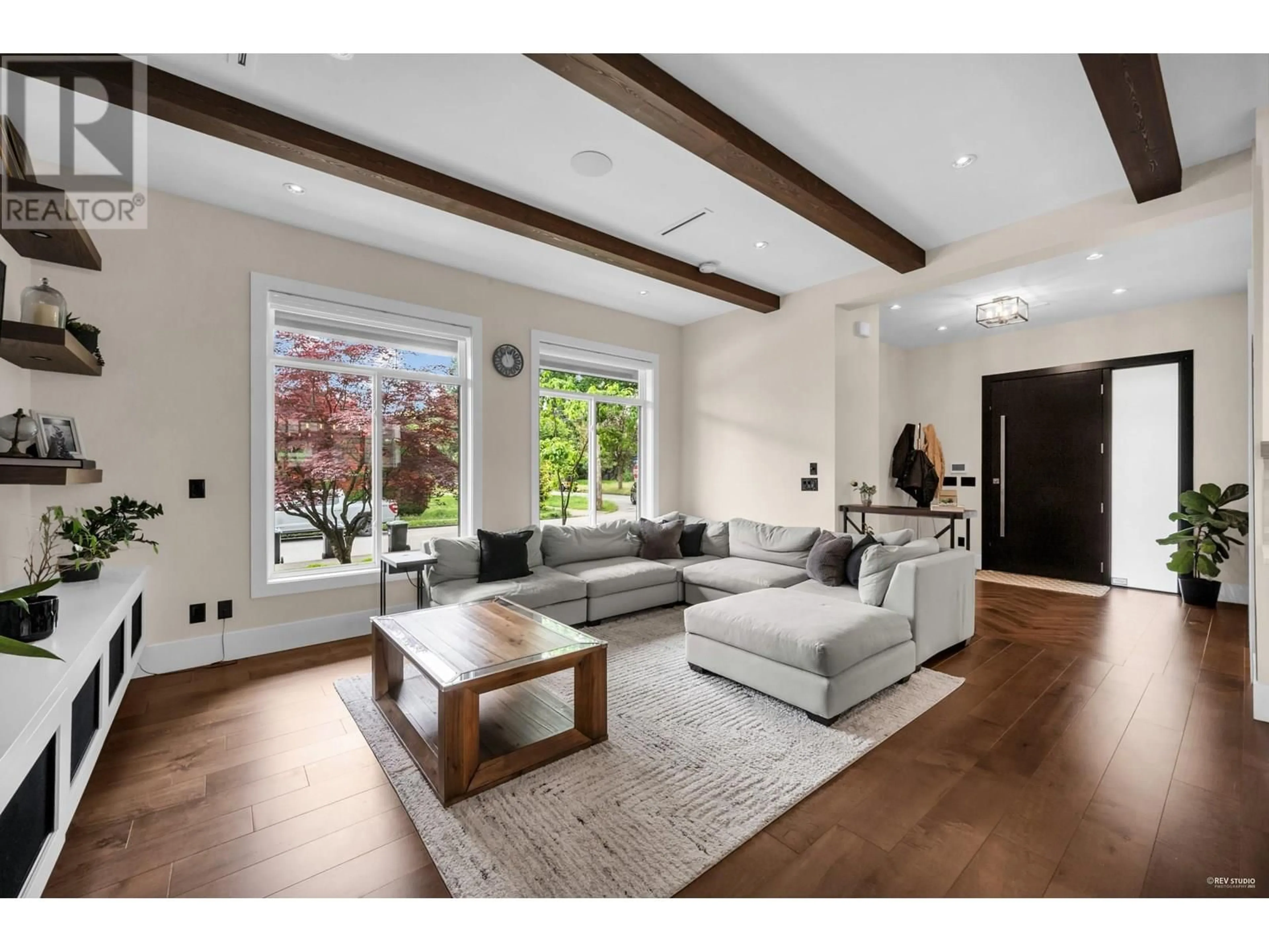 Living room with furniture, unknown for 929 FOURTH STREET, New Westminster British Columbia V3L2X1