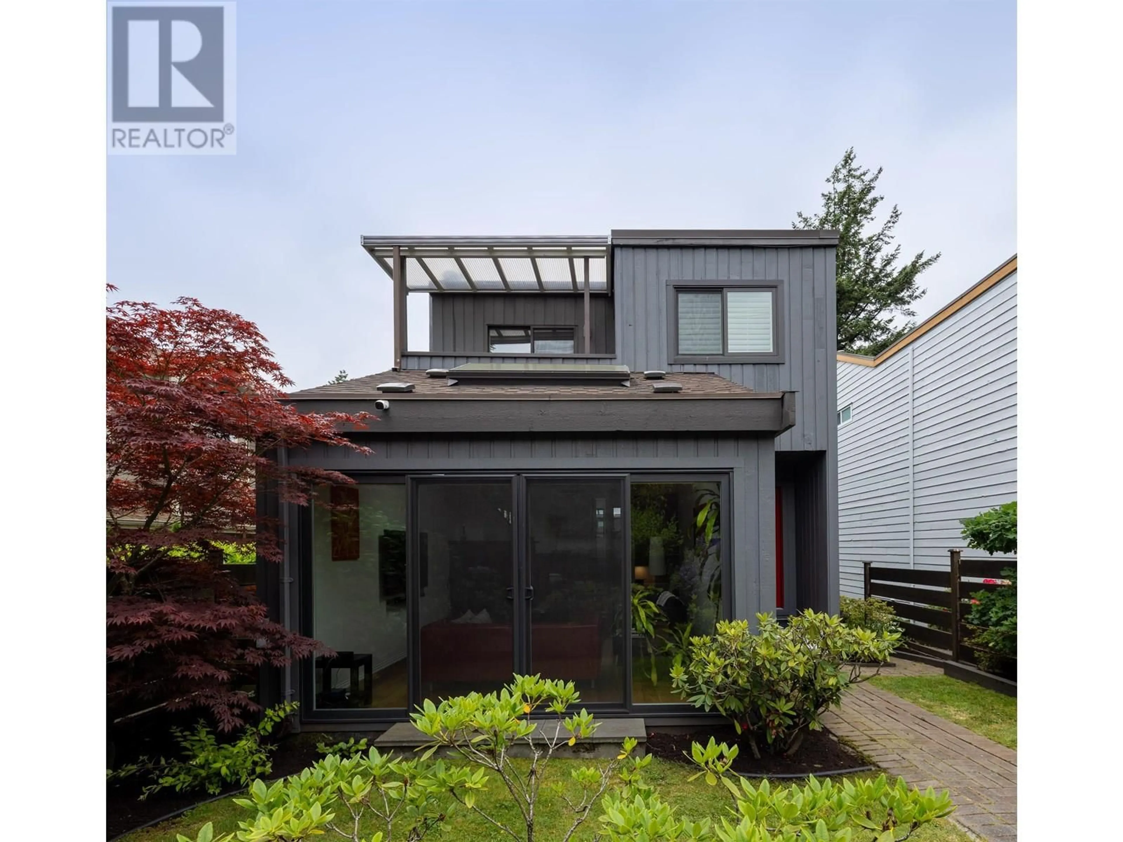 Home with vinyl exterior material, street for 1915 CHESTERFIELD AVE, North Vancouver British Columbia V7M2P4