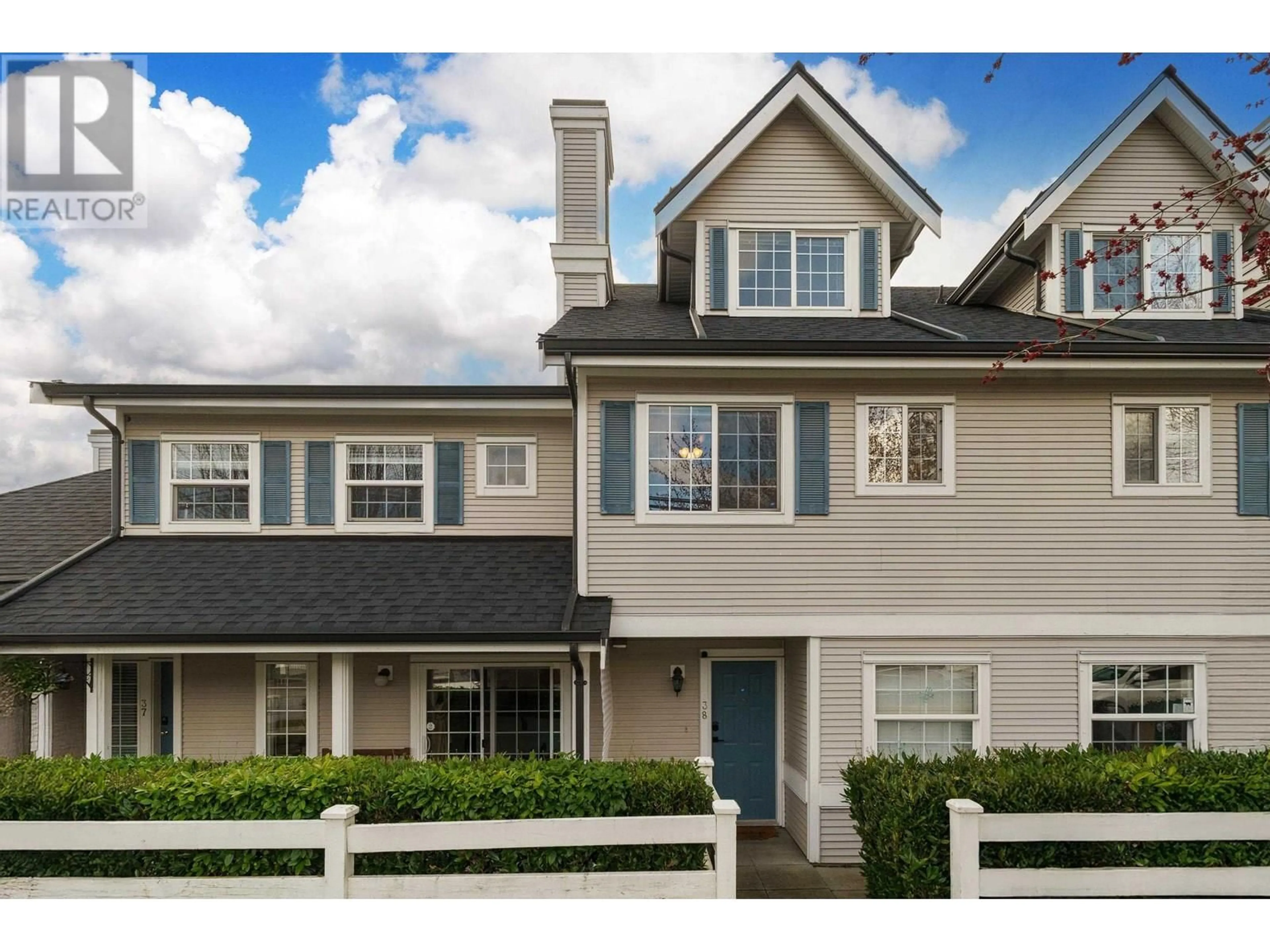 Home with vinyl exterior material, street for 38 - 11355 236 STREET, Maple Ridge British Columbia V2W1W4