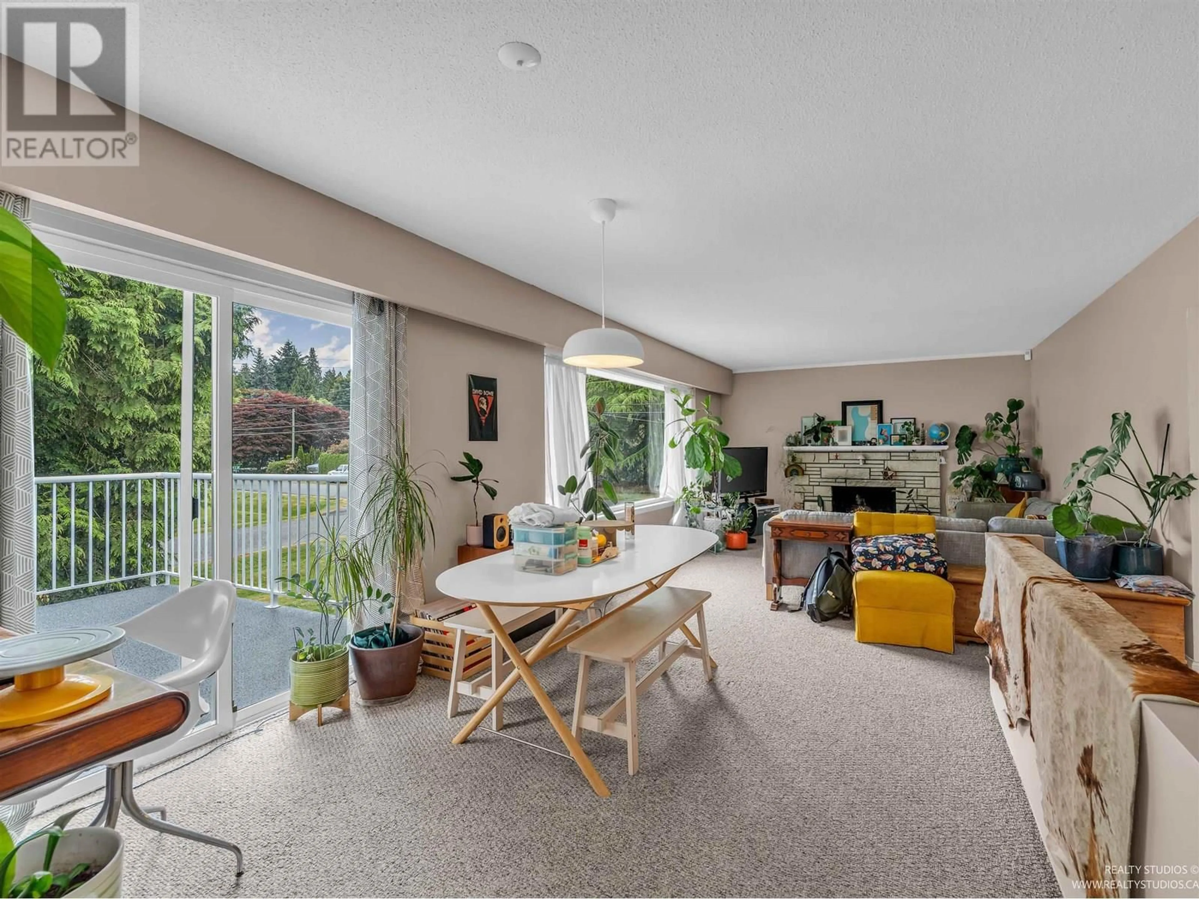 Living room with furniture, unknown for 4865 11A AVENUE, Delta British Columbia V4M1Z5
