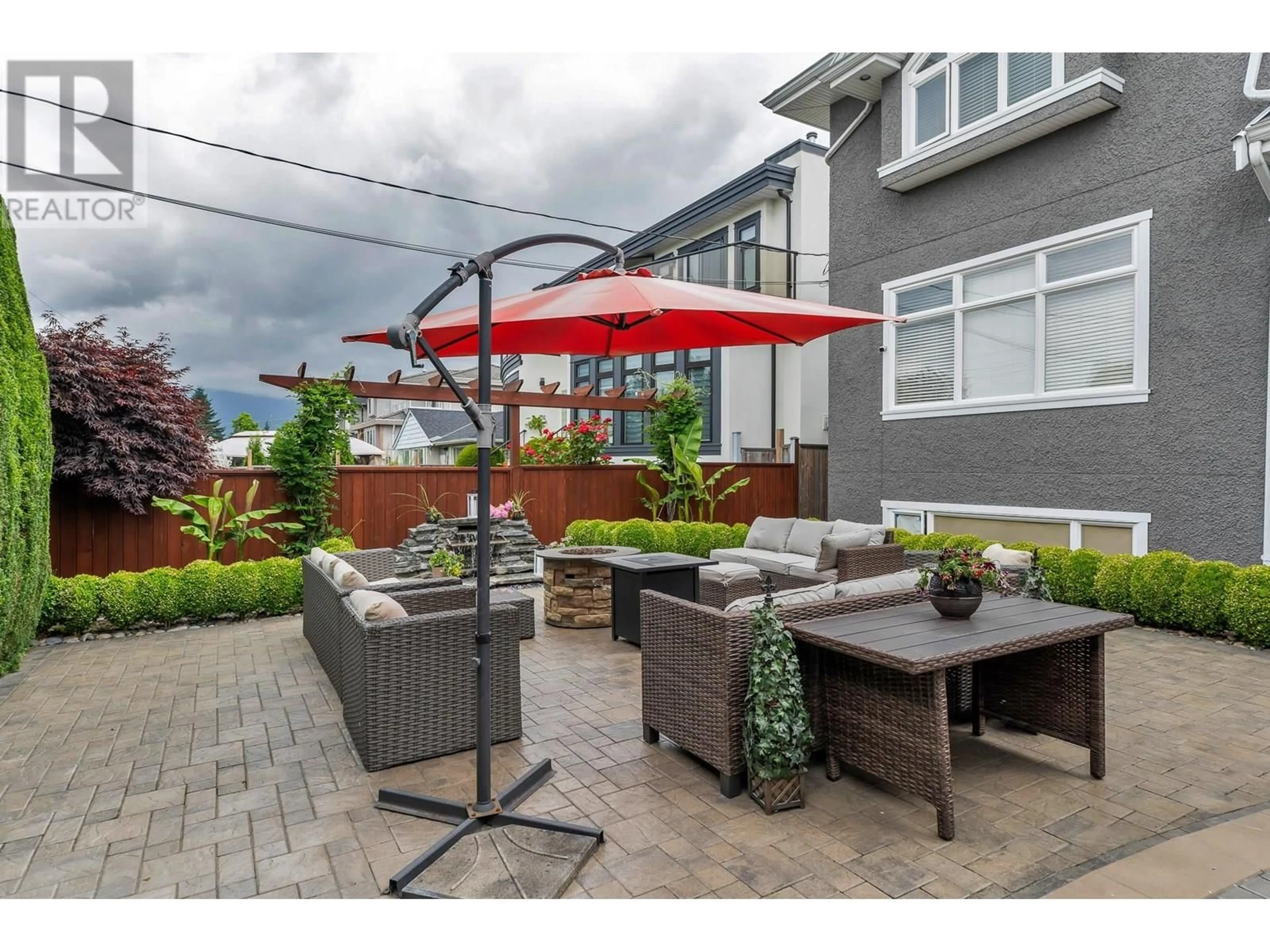 Patio, street for 7205 UNION STREET, Burnaby British Columbia V5A1J1