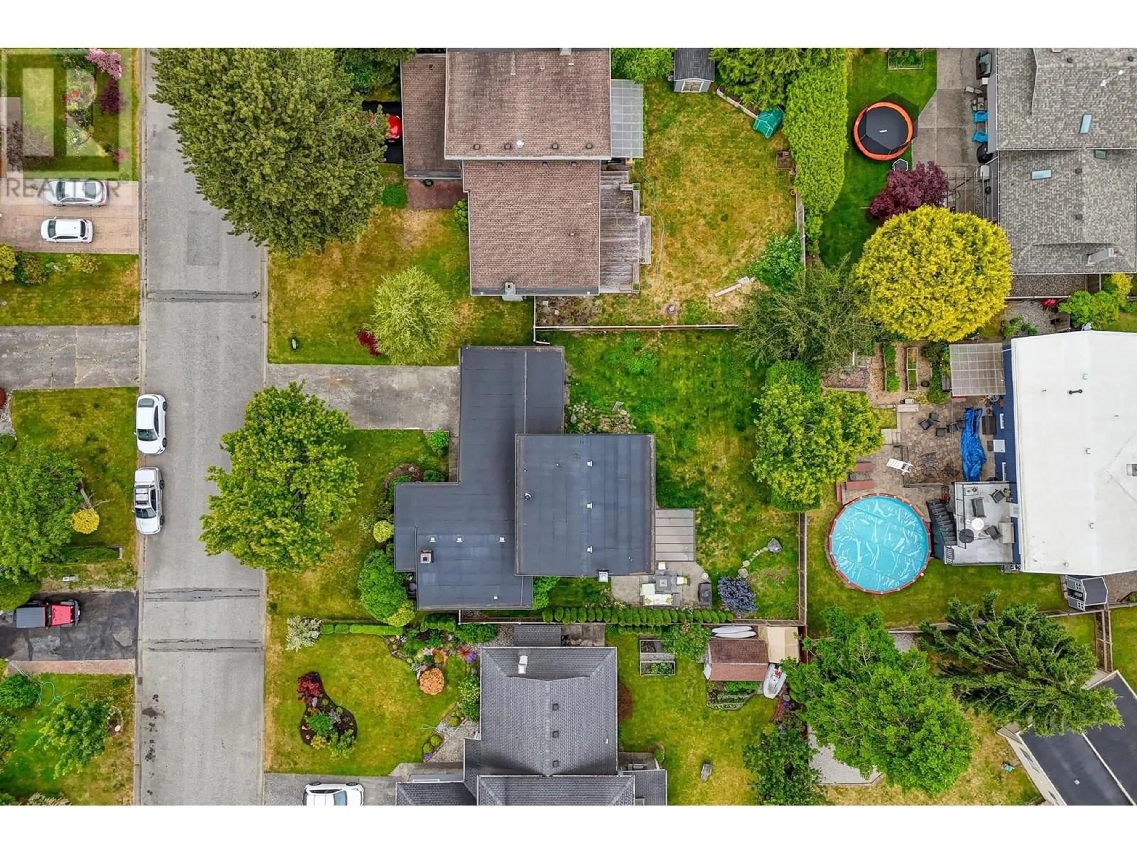 A pic from outside/outdoor area/front of a property/back of a property/a pic from drone, street for 5124 GALWAY DRIVE, Delta British Columbia V4M3R5
