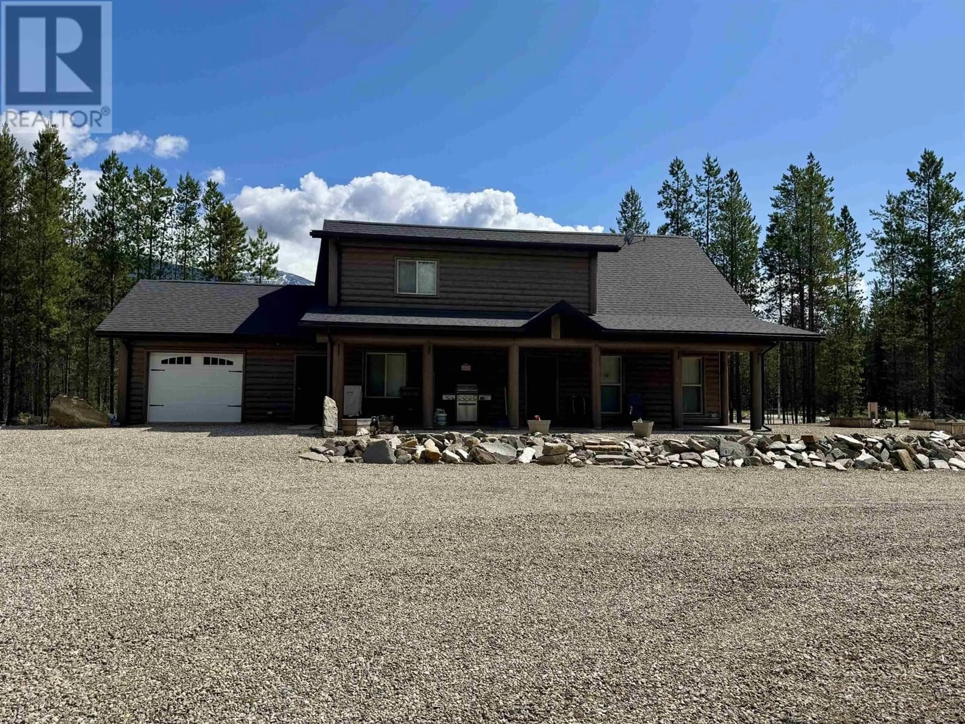 A pic from outside/outdoor area/front of a property/back of a property/a pic from drone, mountain view for 1292 FOWLER PLACE, Valemount British Columbia V0E2Z0