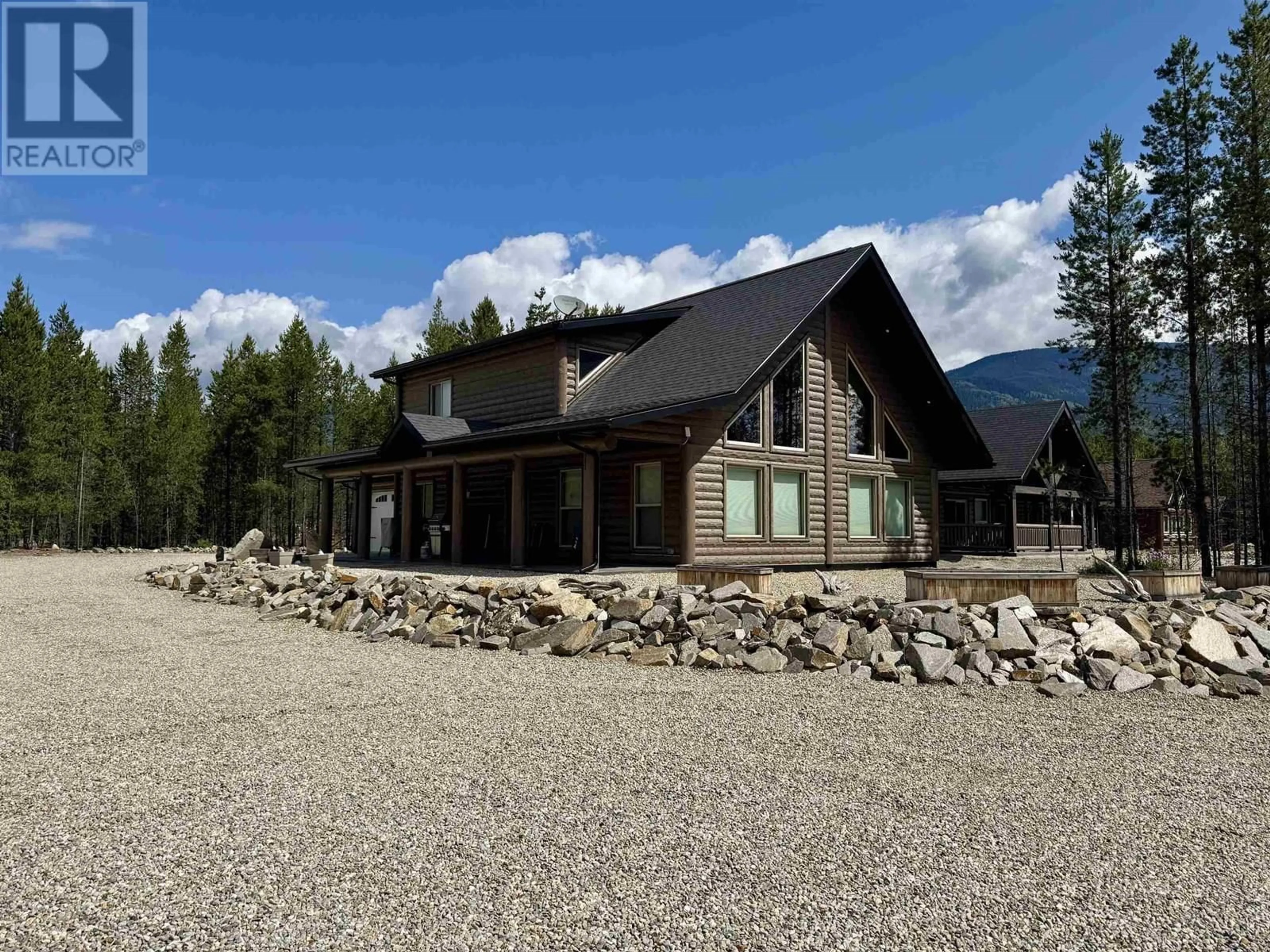 A pic from outside/outdoor area/front of a property/back of a property/a pic from drone, mountain view for 1292 FOWLER PLACE, Valemount British Columbia V0E2Z0
