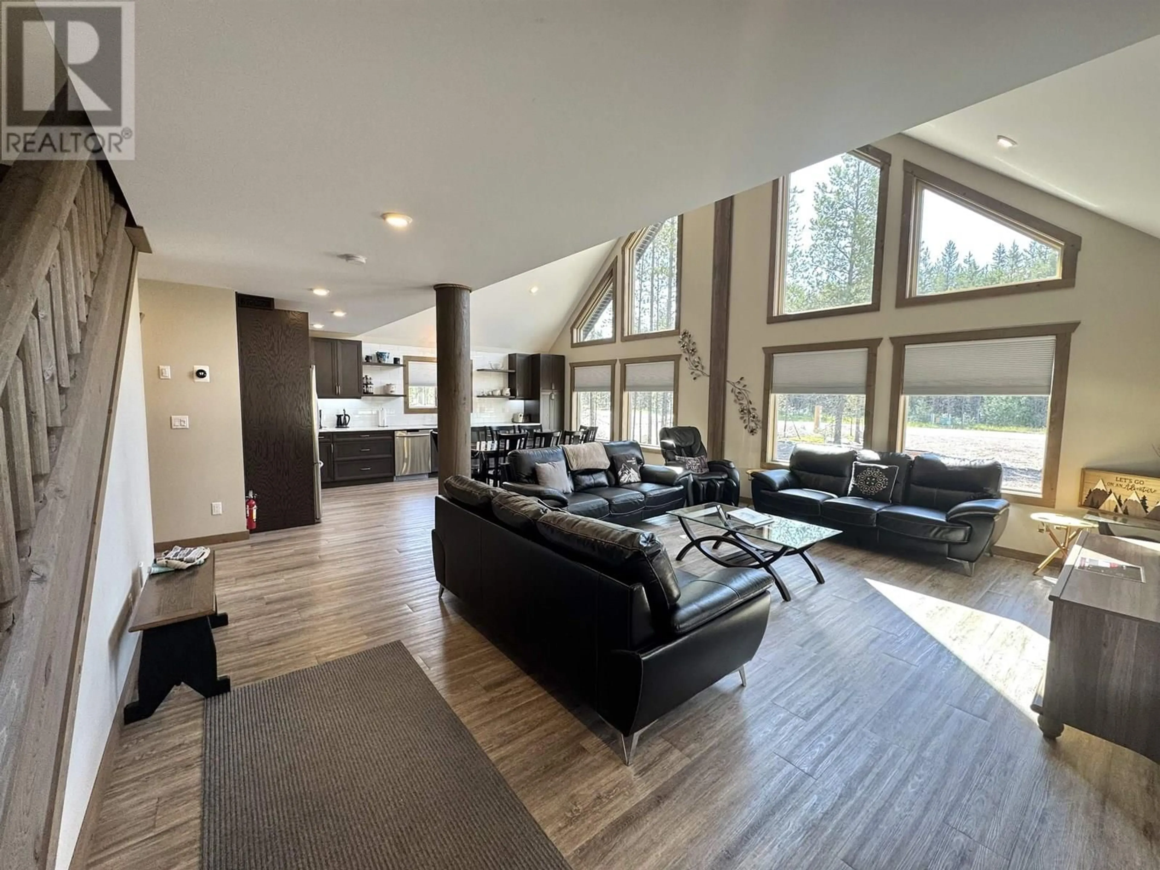 Living room with furniture, unknown for 1292 FOWLER PLACE, Valemount British Columbia V0E2Z0
