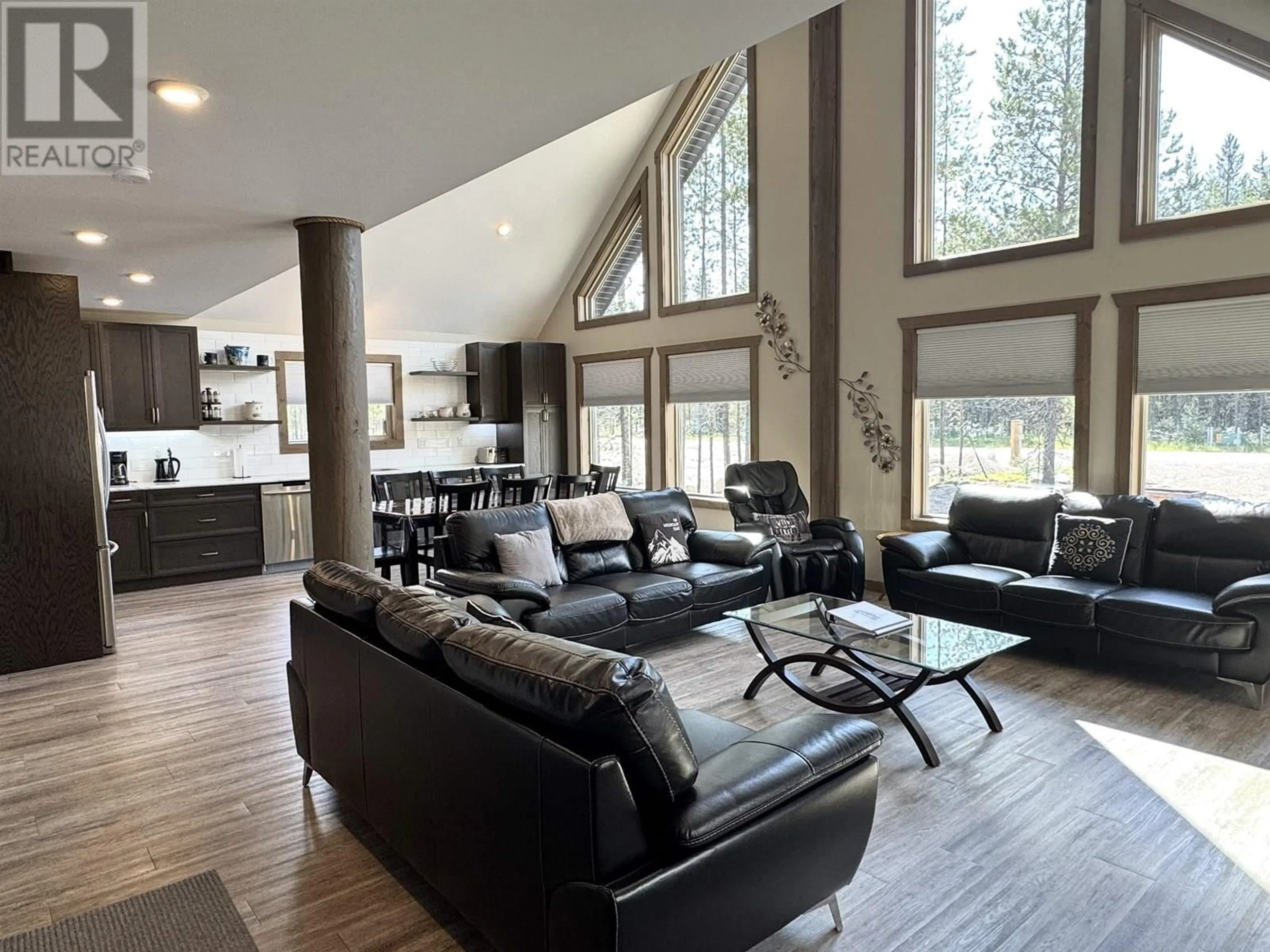 Living room with furniture, unknown for 1292 FOWLER PLACE, Valemount British Columbia V0E2Z0