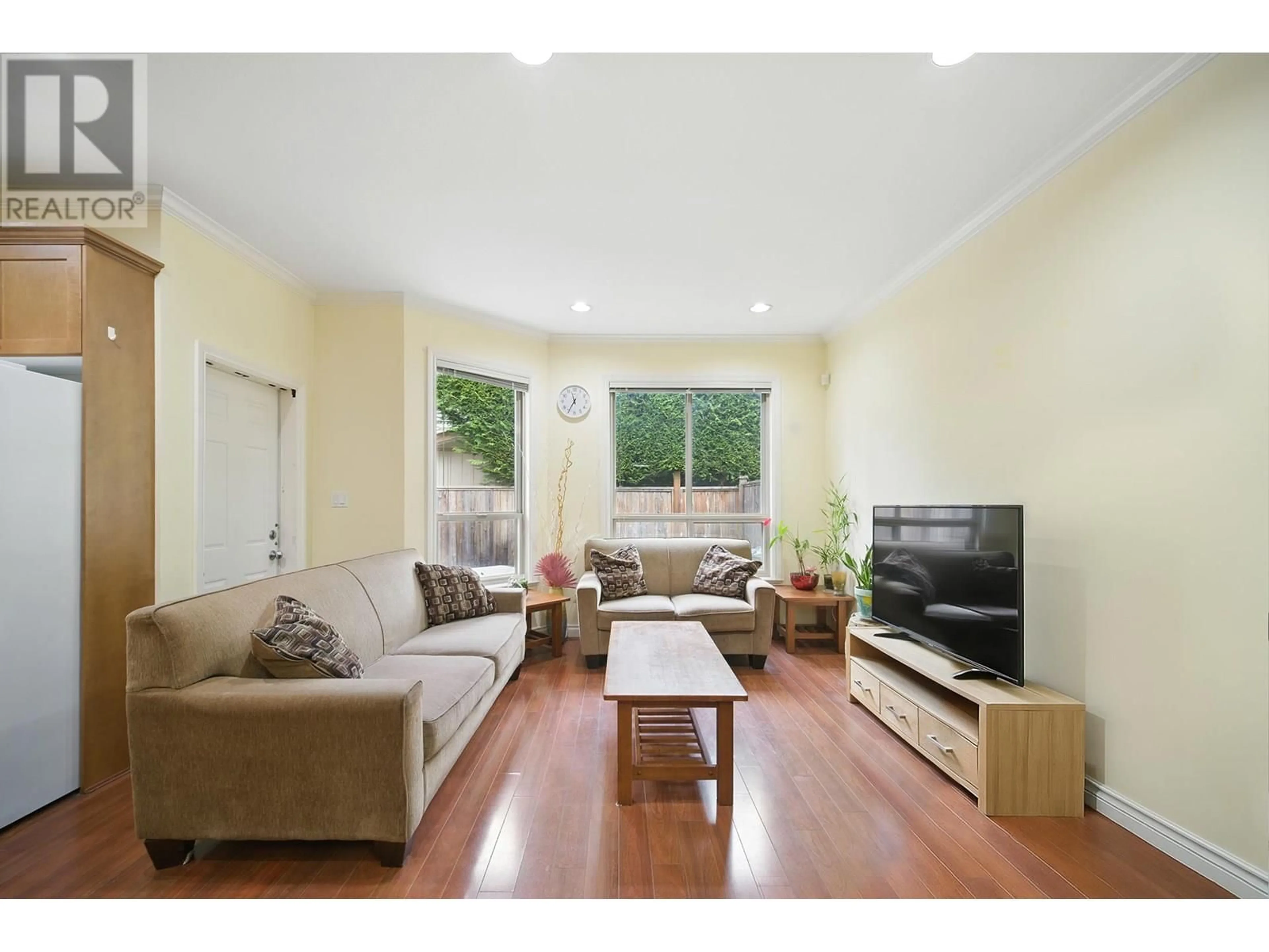 Living room with furniture, wood/laminate floor for 10 - 4191 WILLIAMS ROAD, Richmond British Columbia V7E1J7