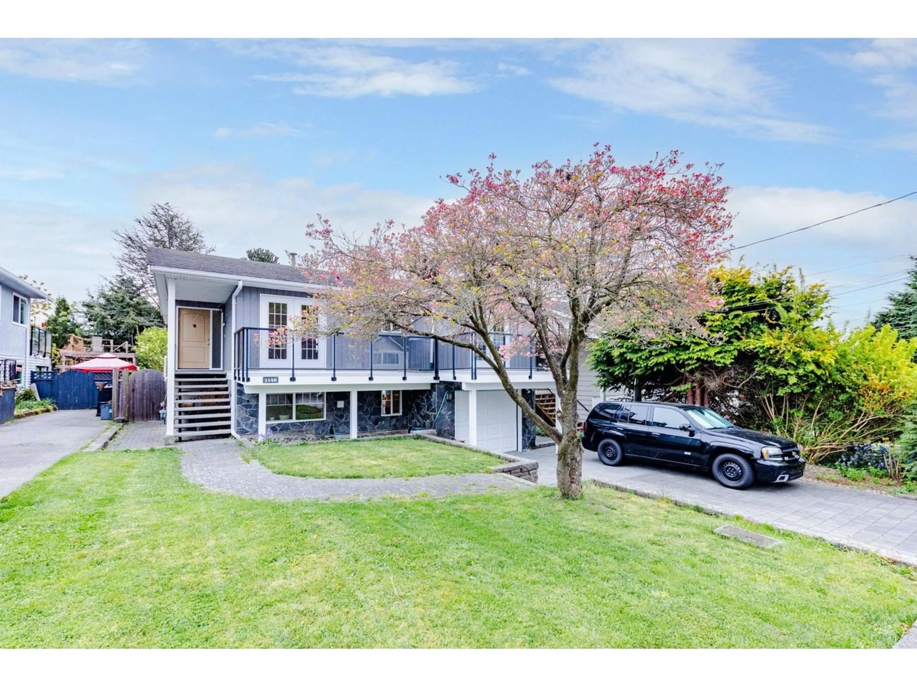 A pic from outside/outdoor area/front of a property/back of a property/a pic from drone, street for 1146 KEIL, White Rock British Columbia V4B4W1
