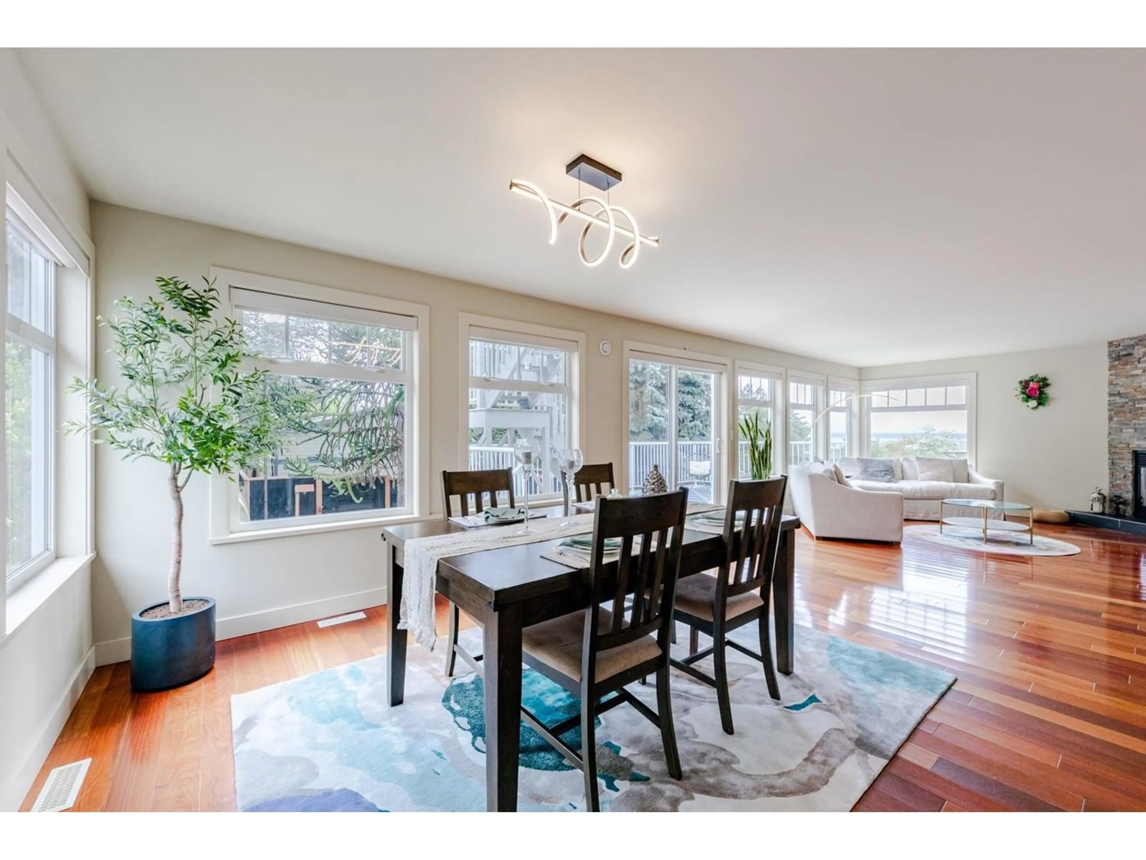 Dining room, wood/laminate floor for 1146 KEIL, White Rock British Columbia V4B4W1