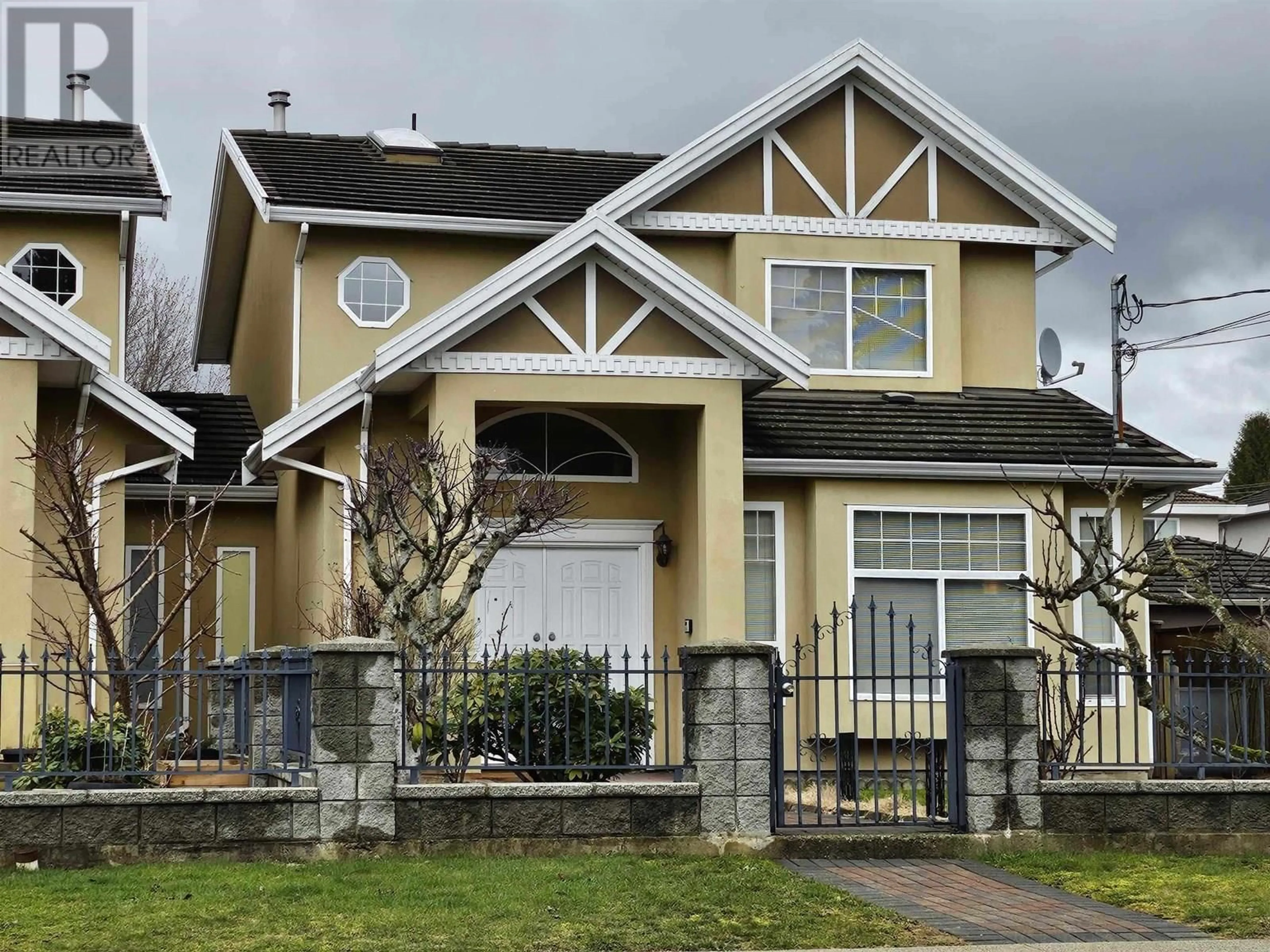 Home with vinyl exterior material, street for 6685 HAILFAX STREET, Burnaby British Columbia V5B2P9