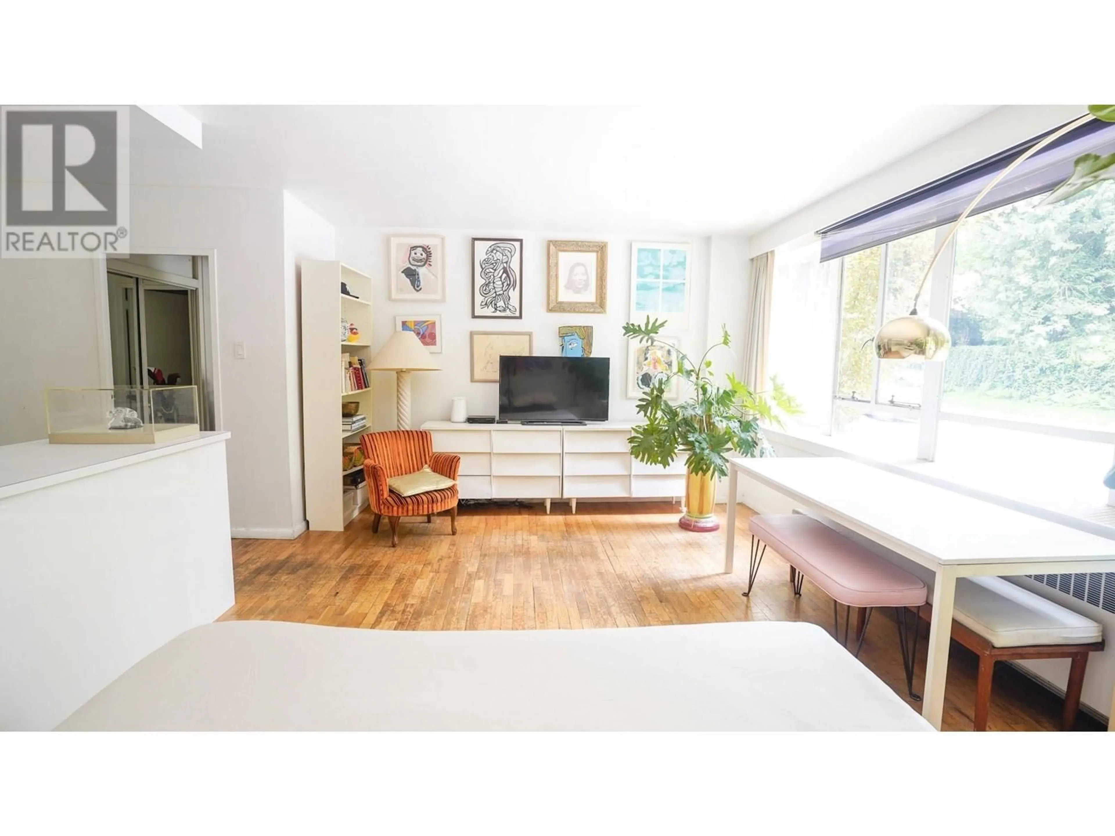Living room with furniture, wood/laminate floor for 313 - 1445 MARPOLE AVENUE, Vancouver British Columbia V6H1S5