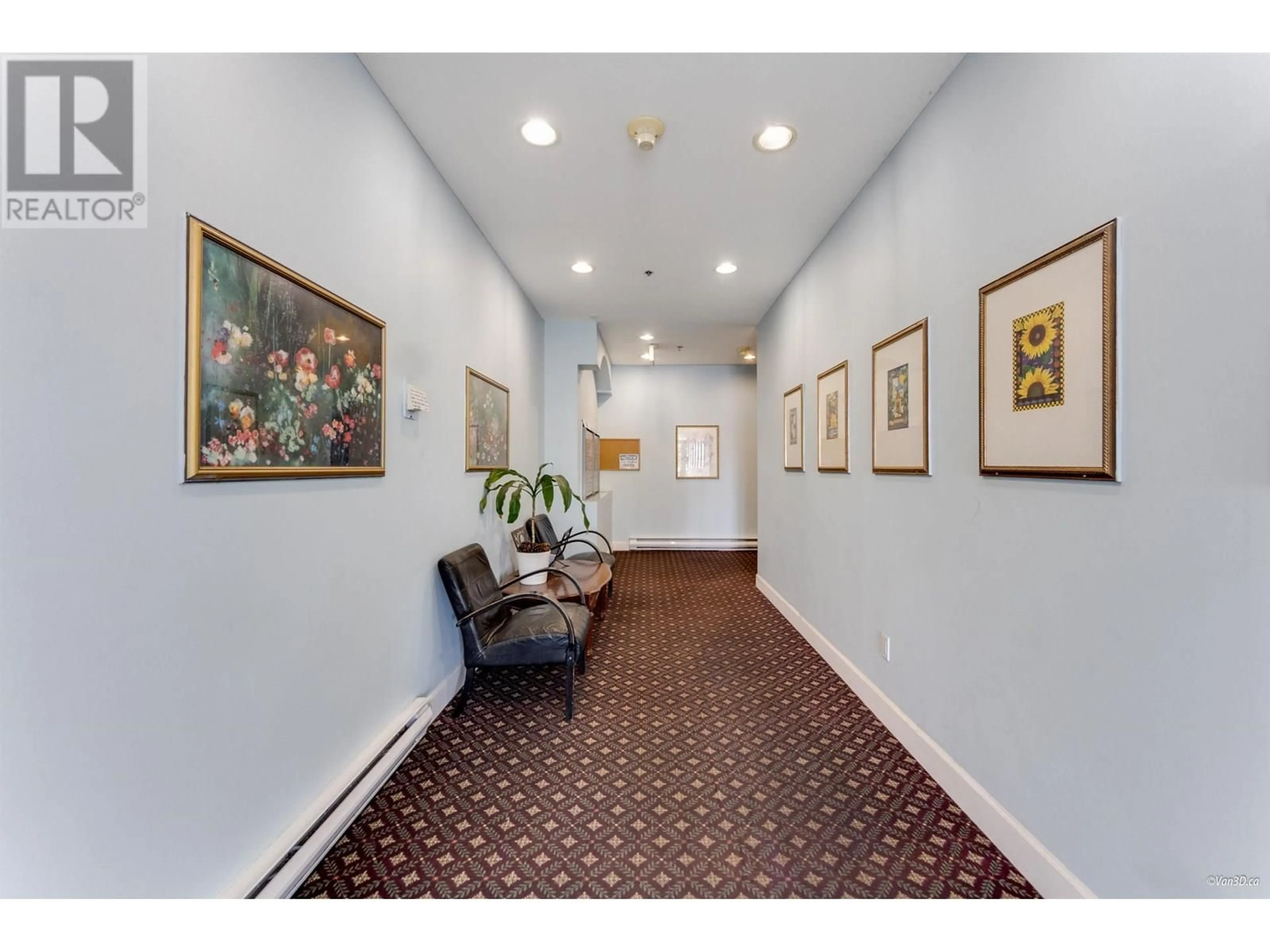 Indoor foyer for 308 - 6991 VICTORIA DRIVE, Vancouver British Columbia V5P3Y7
