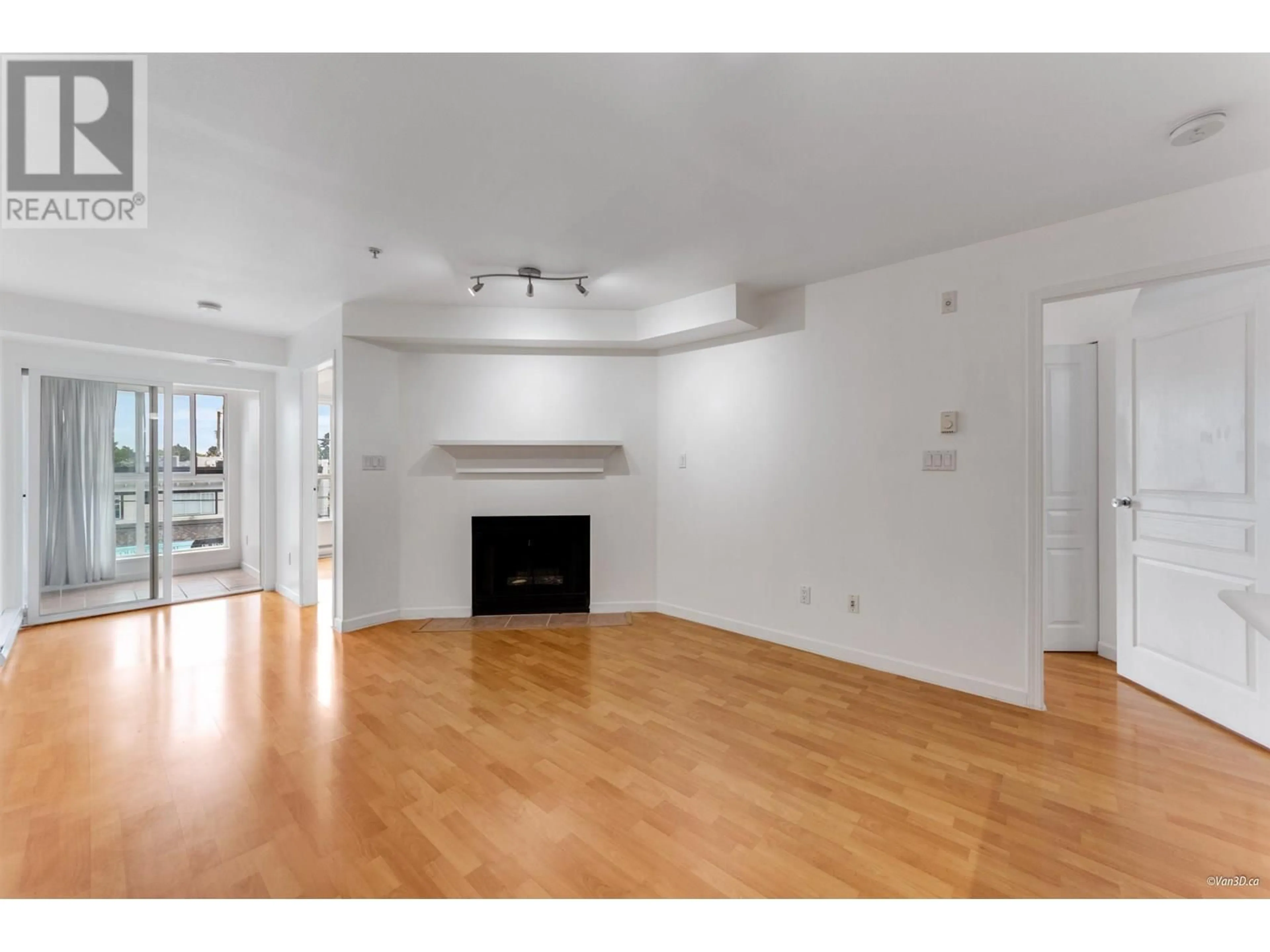 A pic of a room for 308 - 6991 VICTORIA DRIVE, Vancouver British Columbia V5P3Y7