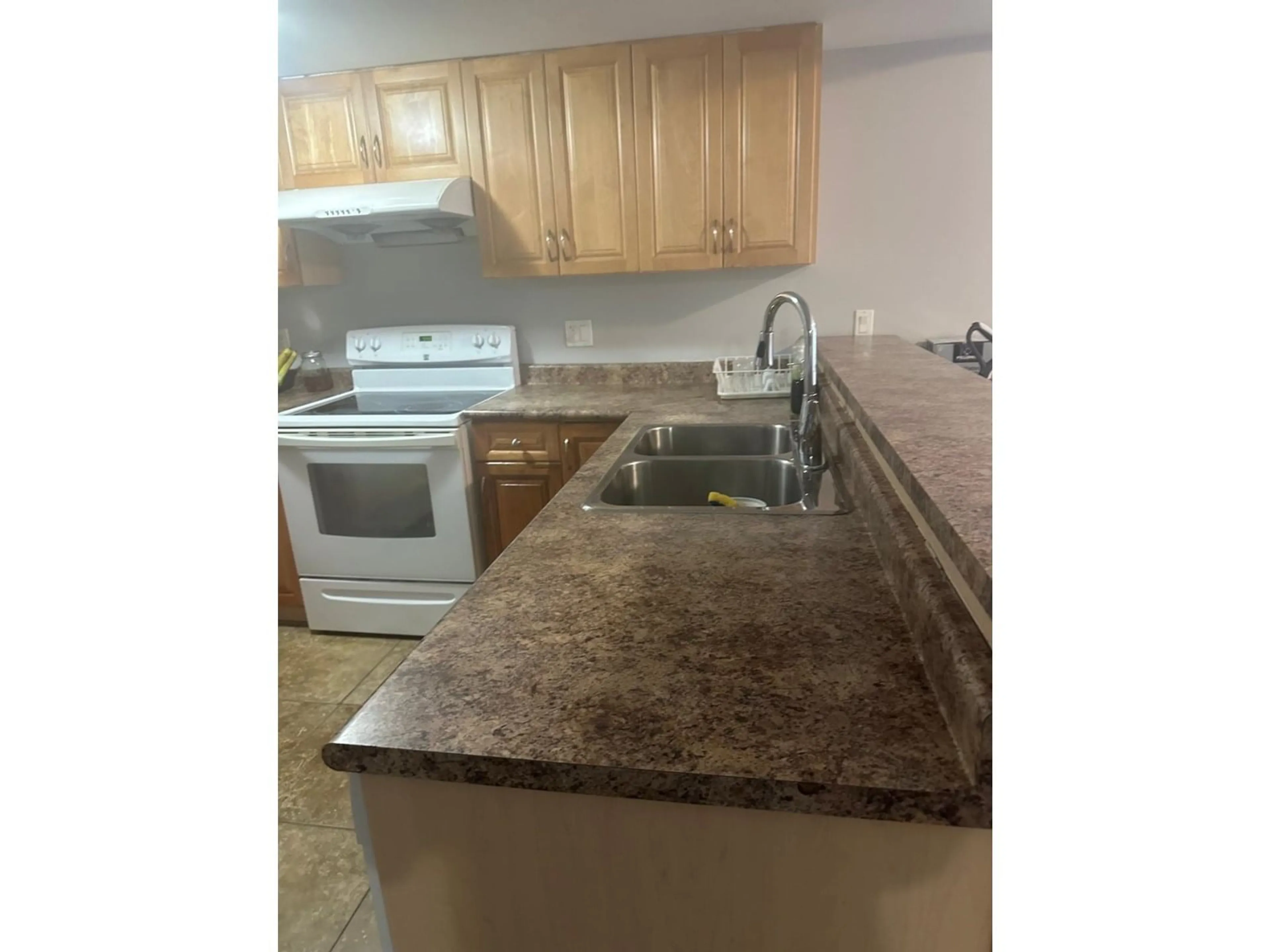 Standard kitchen, ceramic/tile floor for 107 - 6960 120, Surrey British Columbia V3W1V4