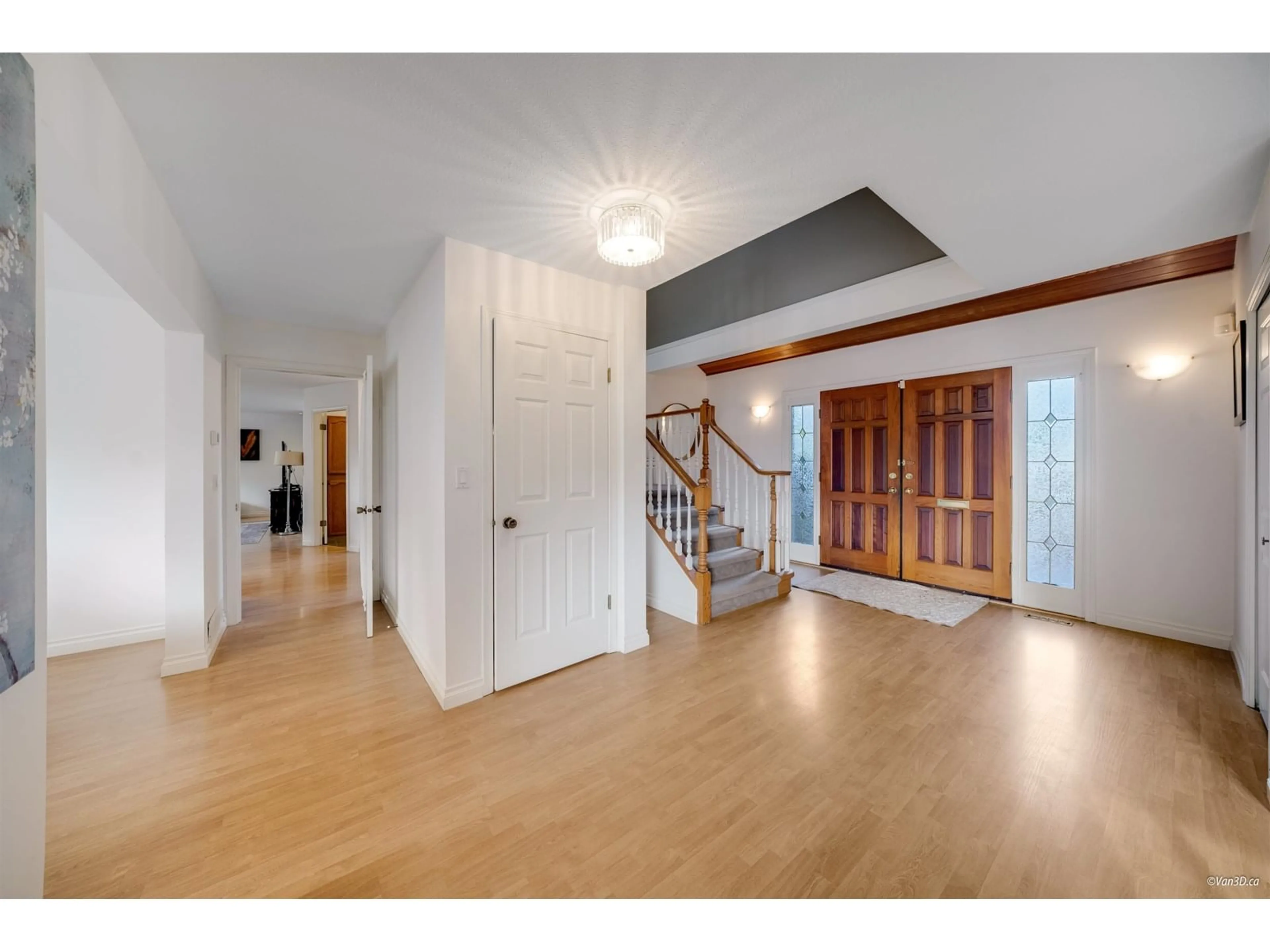 Indoor entryway for 2213 129A, Surrey British Columbia V4A7J8