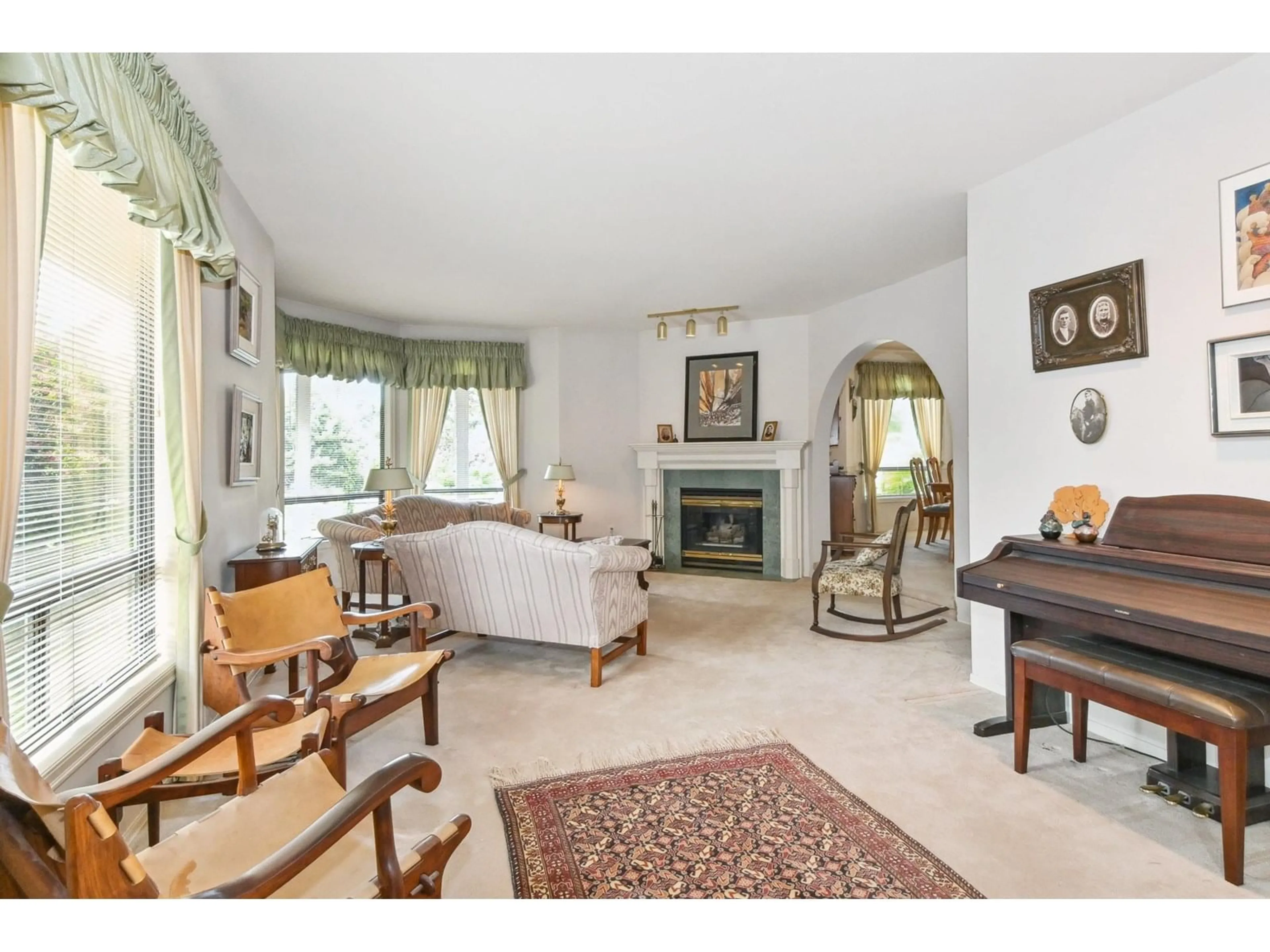 Living room with furniture, unknown for 15045 80B, Surrey British Columbia V3S7B7