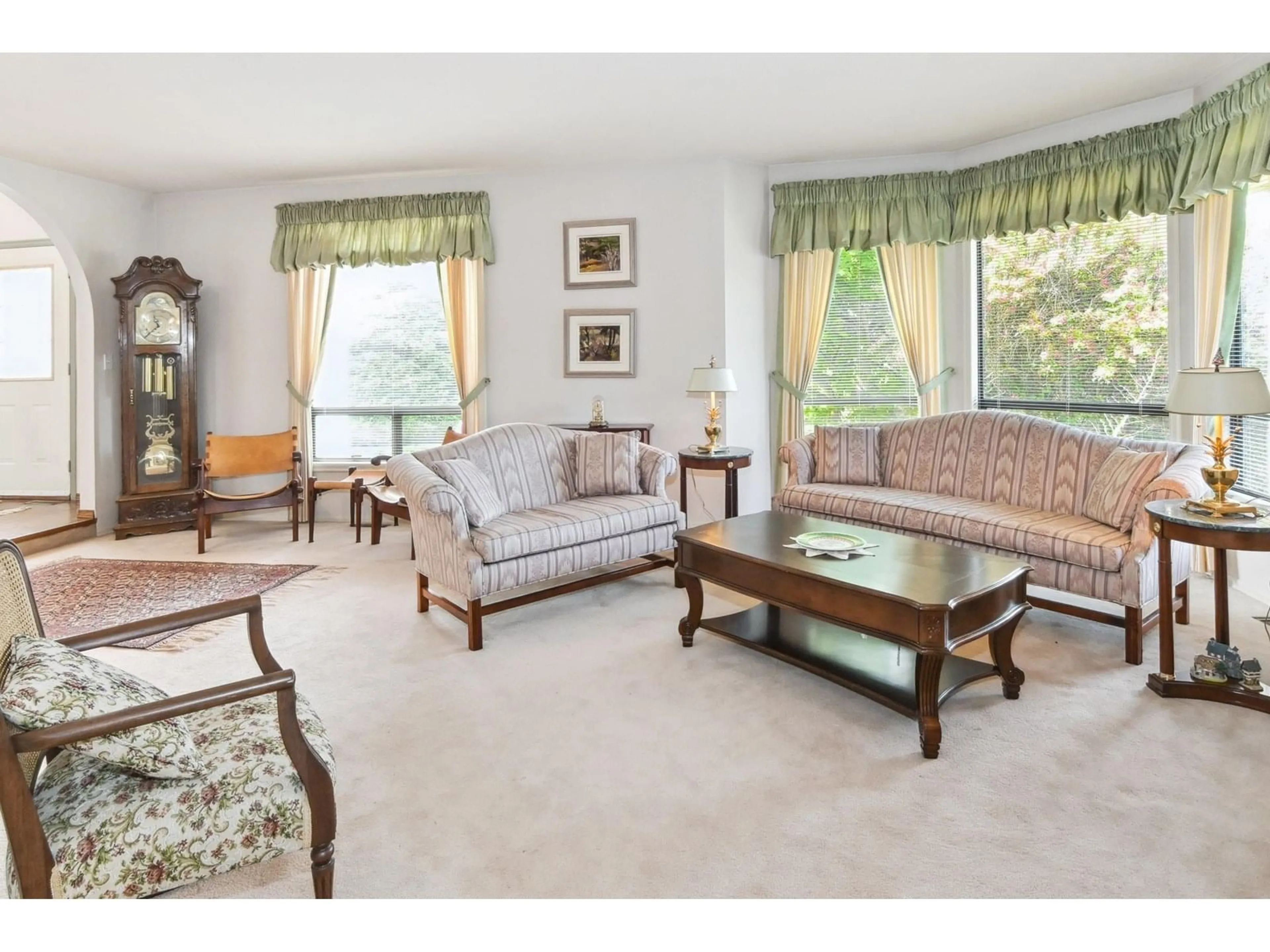 Living room with furniture, carpet floor for 15045 80B, Surrey British Columbia V3S7B7