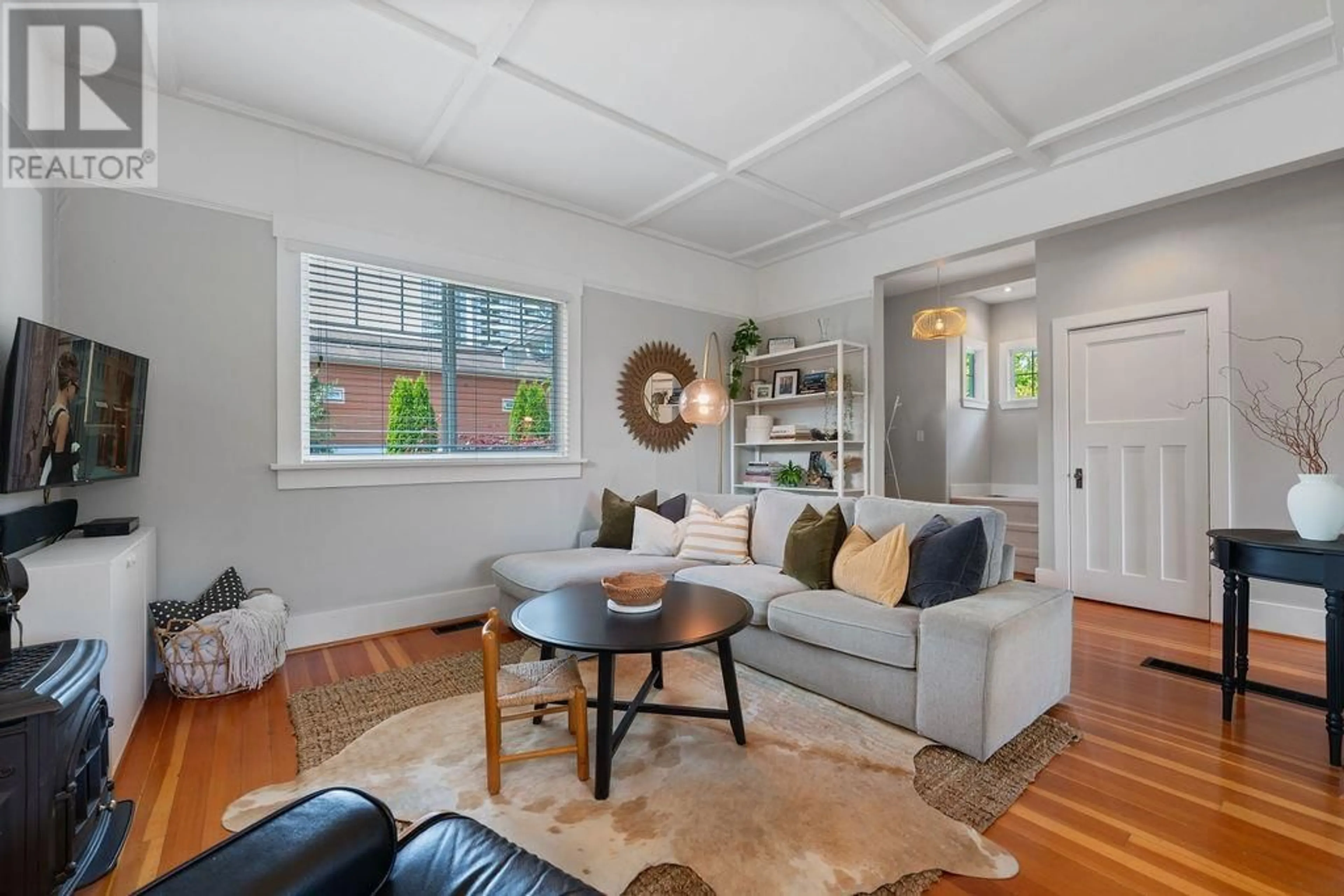 Living room with furniture, unknown for 1750 MCGUIRE AVENUE, North Vancouver British Columbia V7P3B1