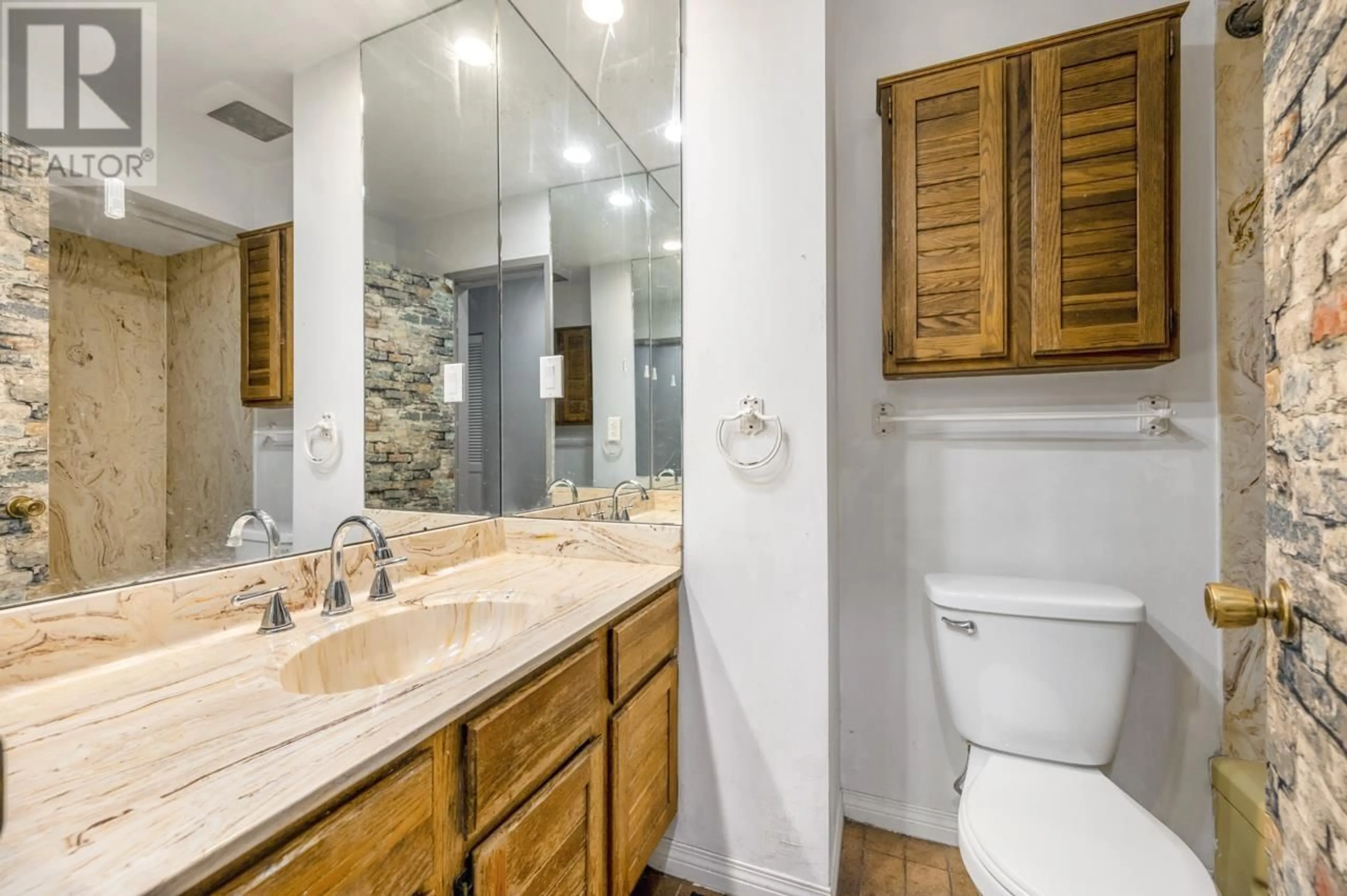 Standard bathroom, ceramic/tile floor for 42 GEORGIA WYND, Delta British Columbia V4M1A5