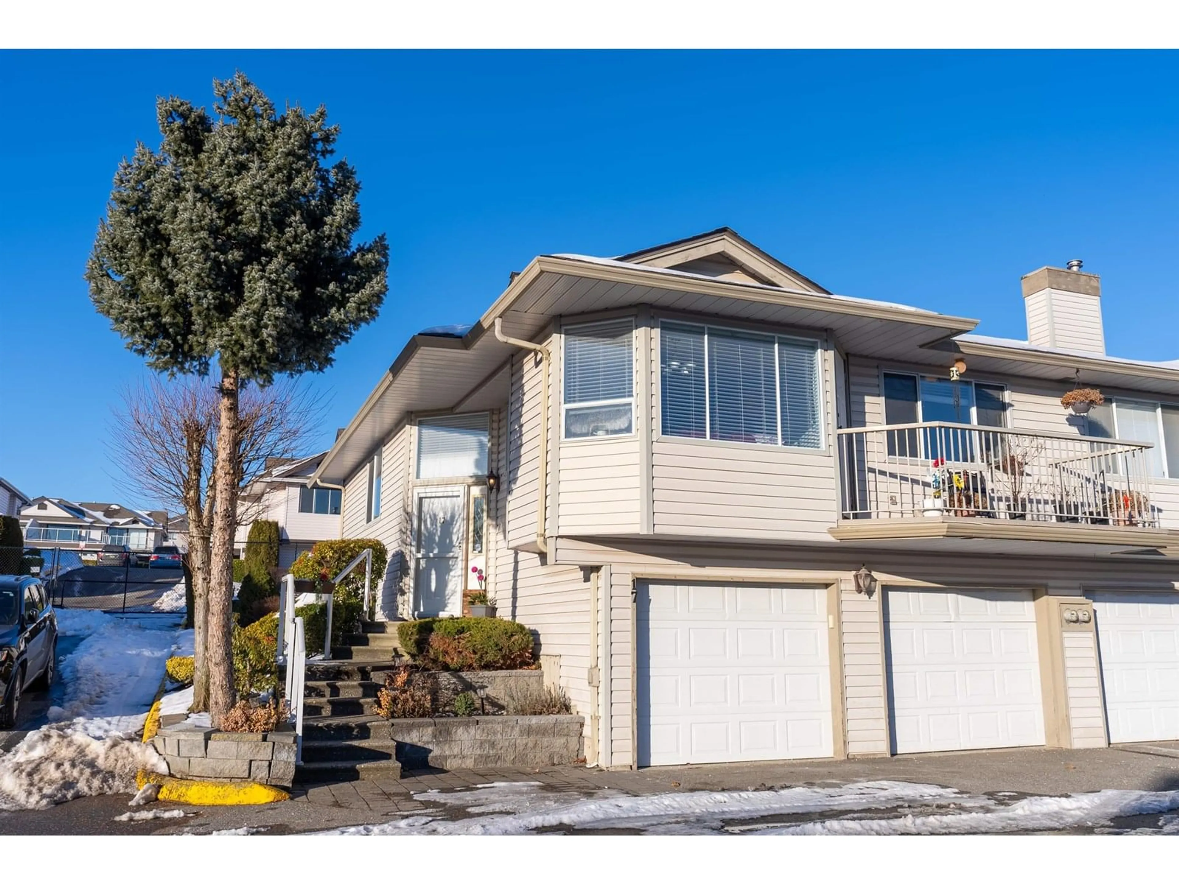 Home with vinyl exterior material, street for 17 - 3070 TOWNLINE, Abbotsford British Columbia V2T5M2