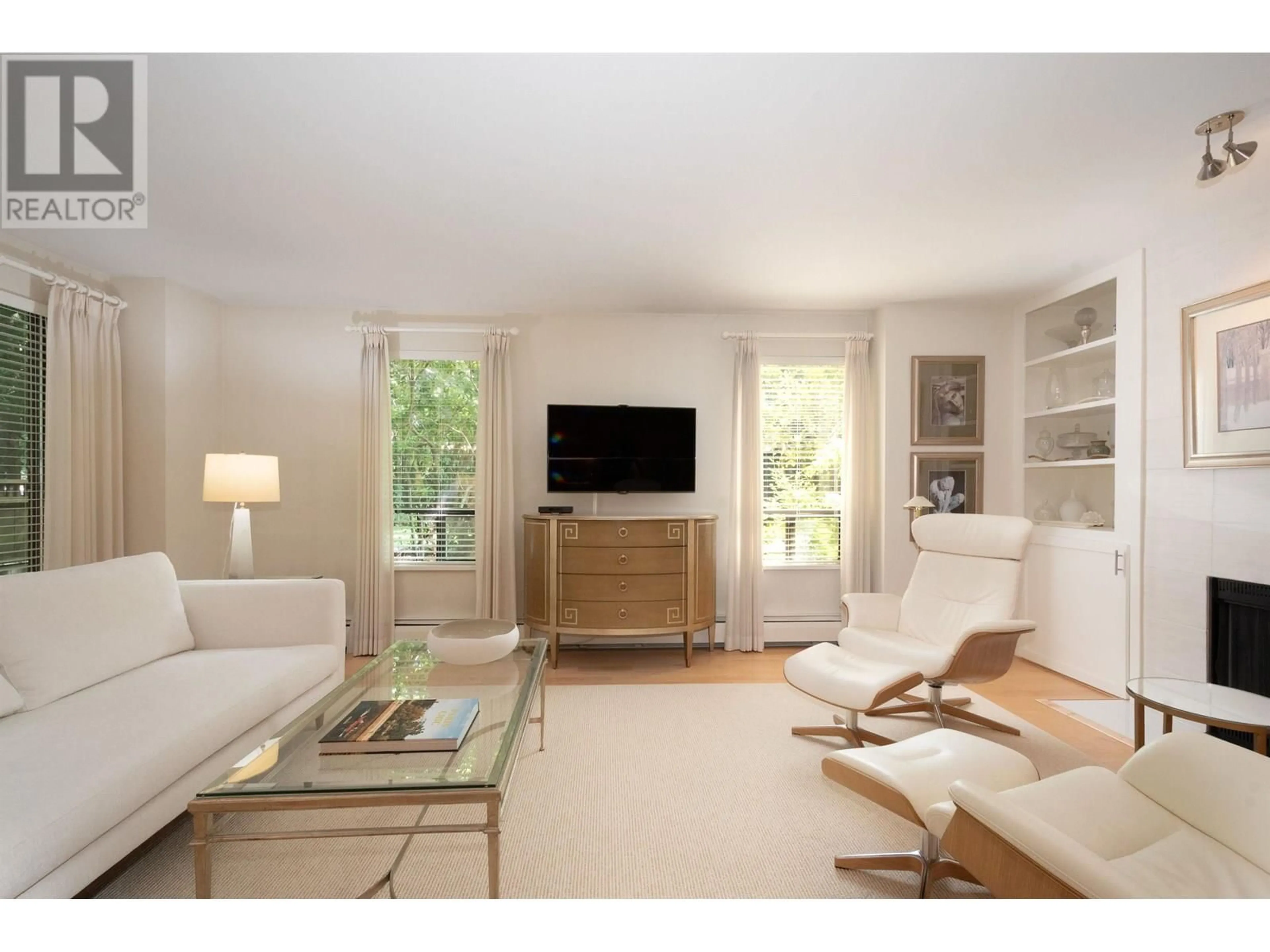 Living room with furniture, wood/laminate floor for 1 - 1568 12TH AVENUE, Vancouver British Columbia V6J2E1