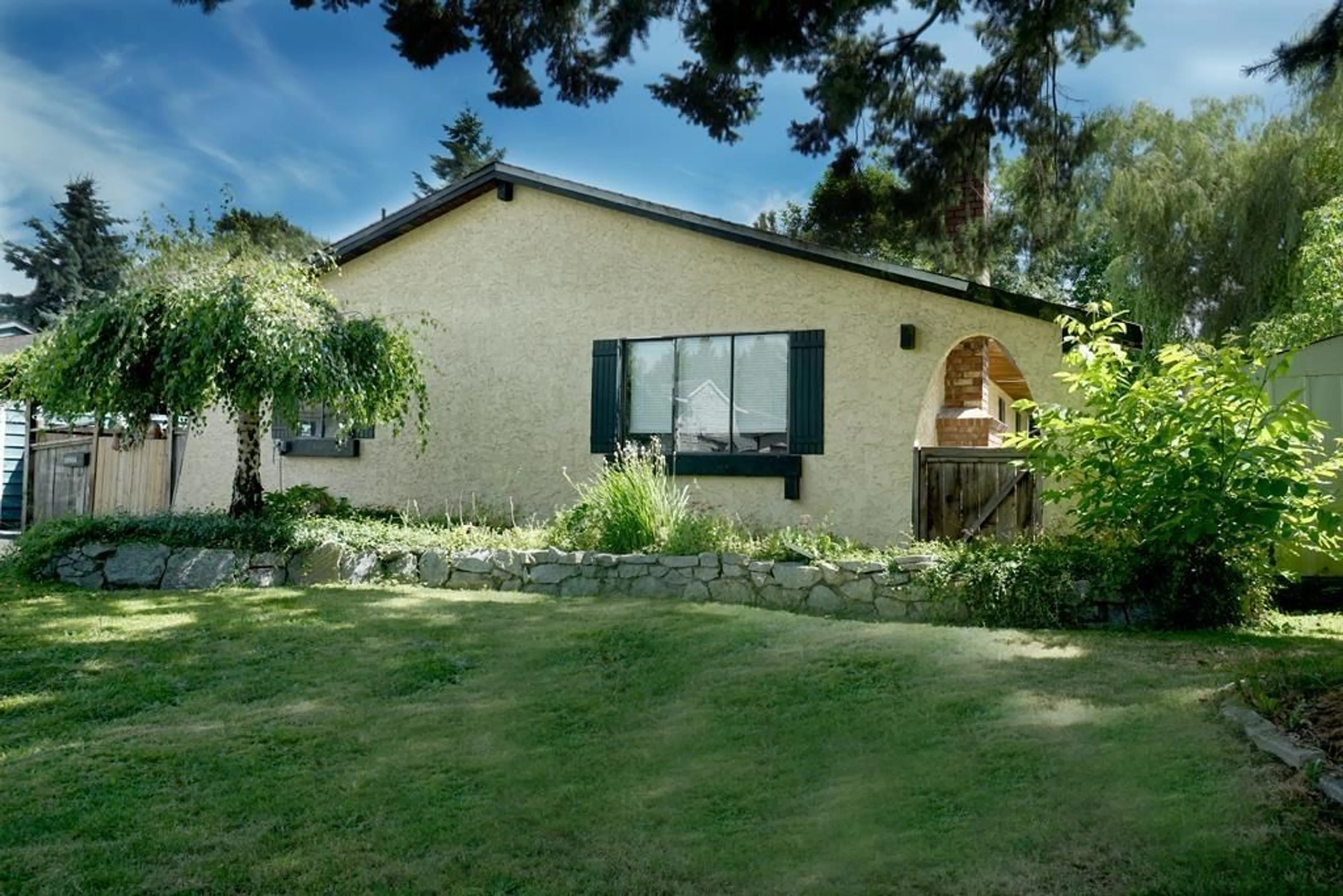 A pic from outside/outdoor area/front of a property/back of a property/a pic from drone, street for 19966 52, Langley British Columbia V3A6T1