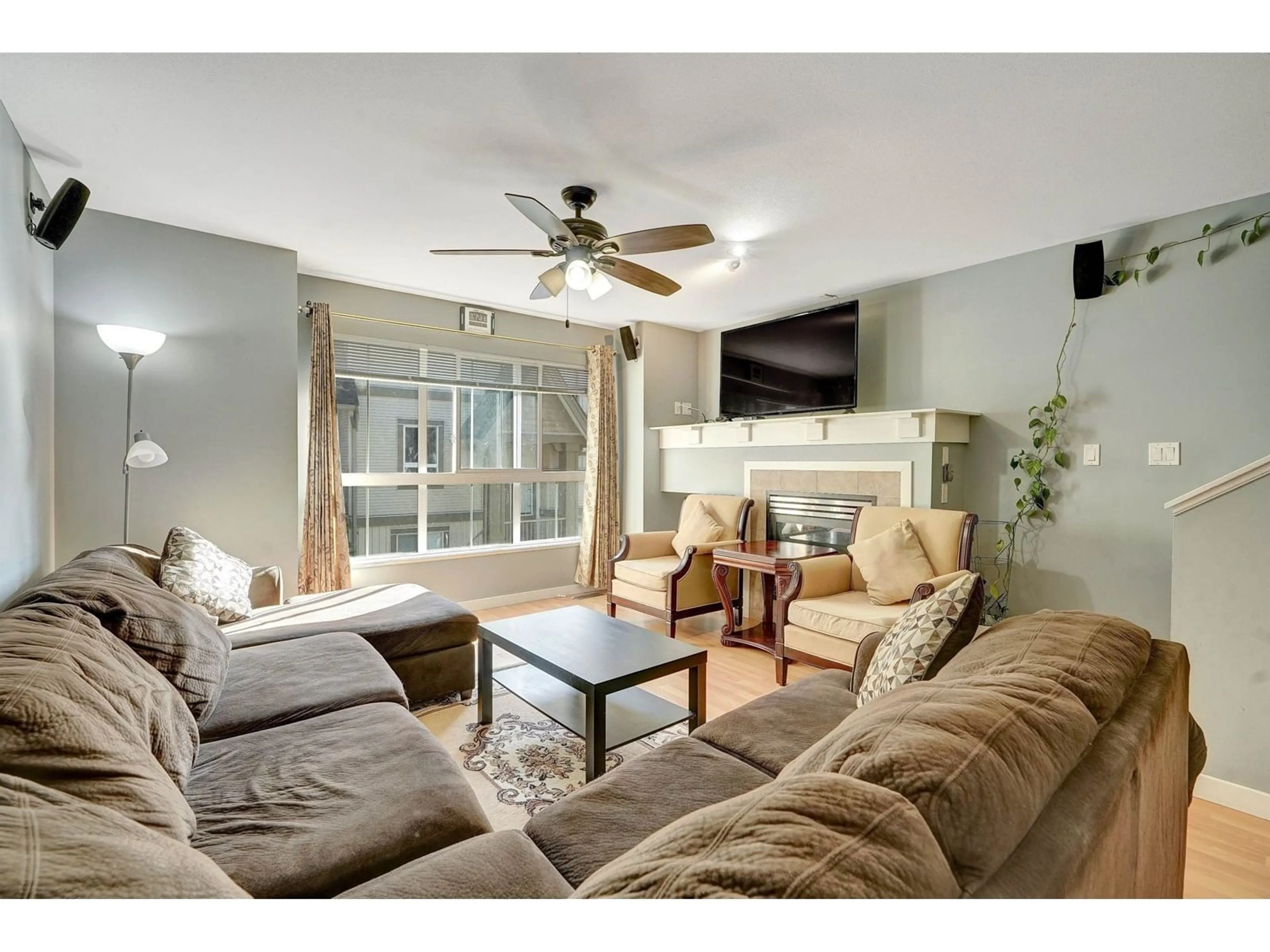 Living room with furniture, unknown for 15 - 12738 66, Surrey British Columbia V3W1P3