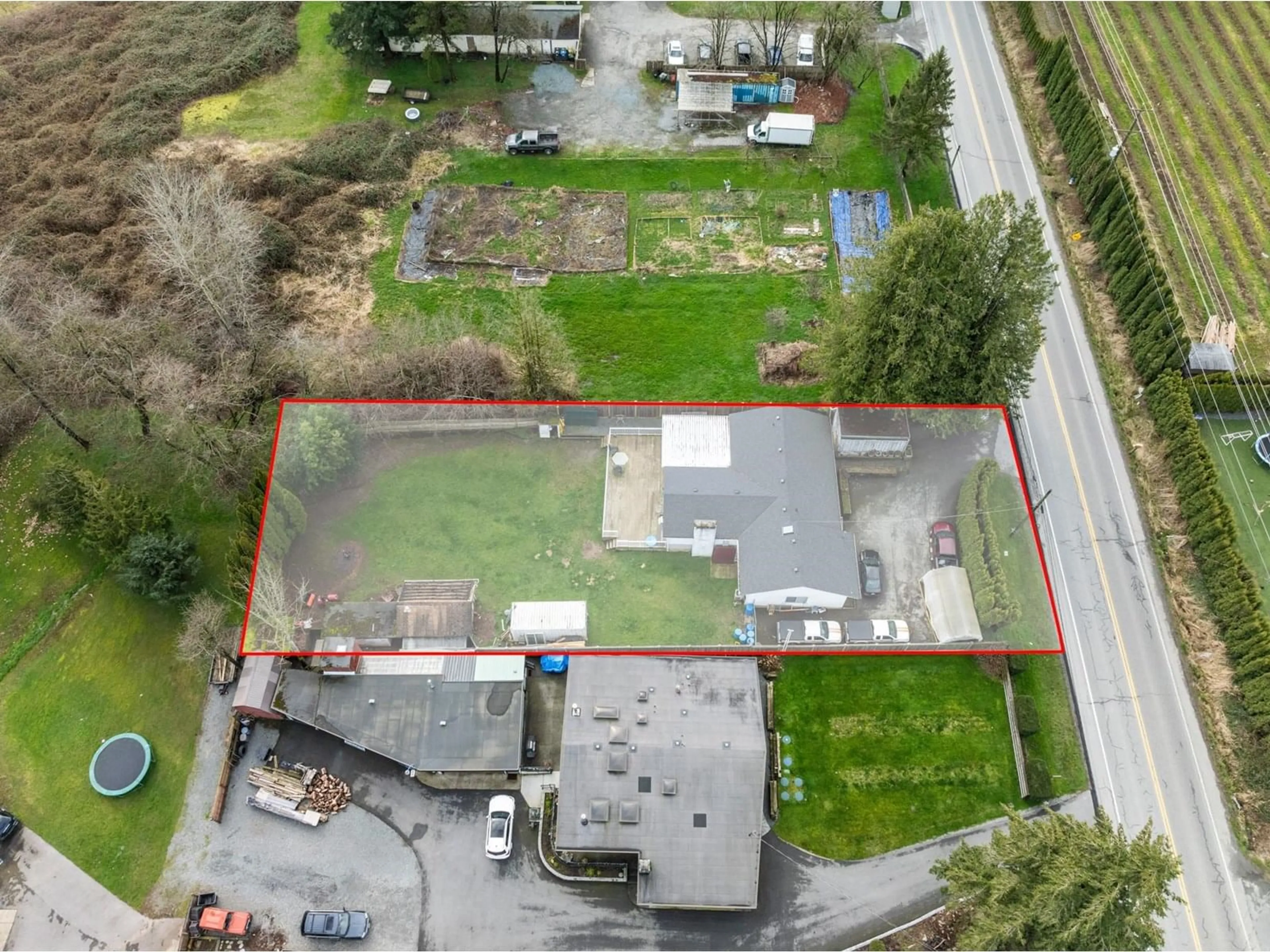 A pic from outside/outdoor area/front of a property/back of a property/a pic from drone, building for 3132 BRADNER, Abbotsford British Columbia V4X1K2