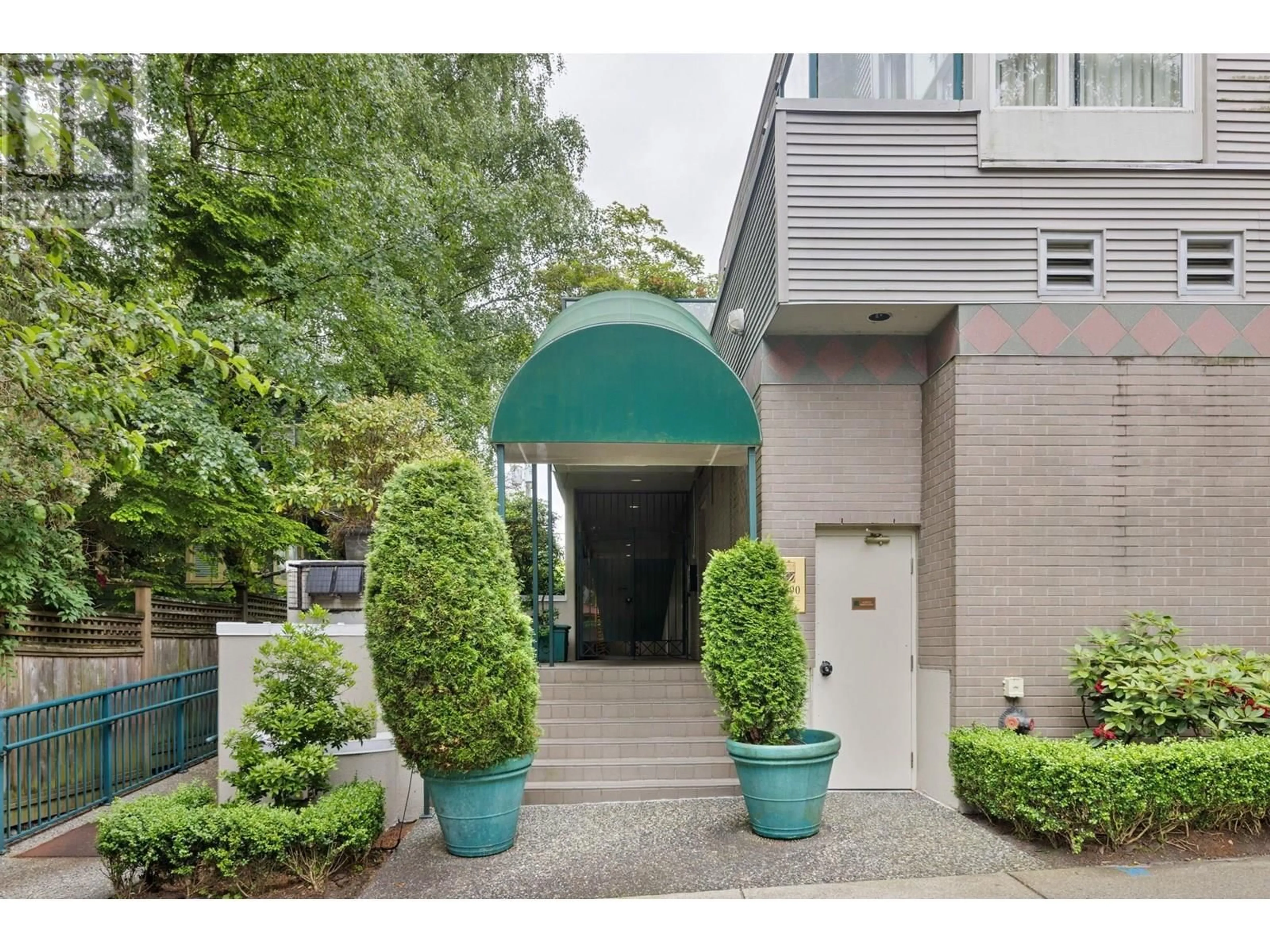 Indoor foyer for 306 - 3590 26TH AVENUE, Vancouver British Columbia V6S1N9