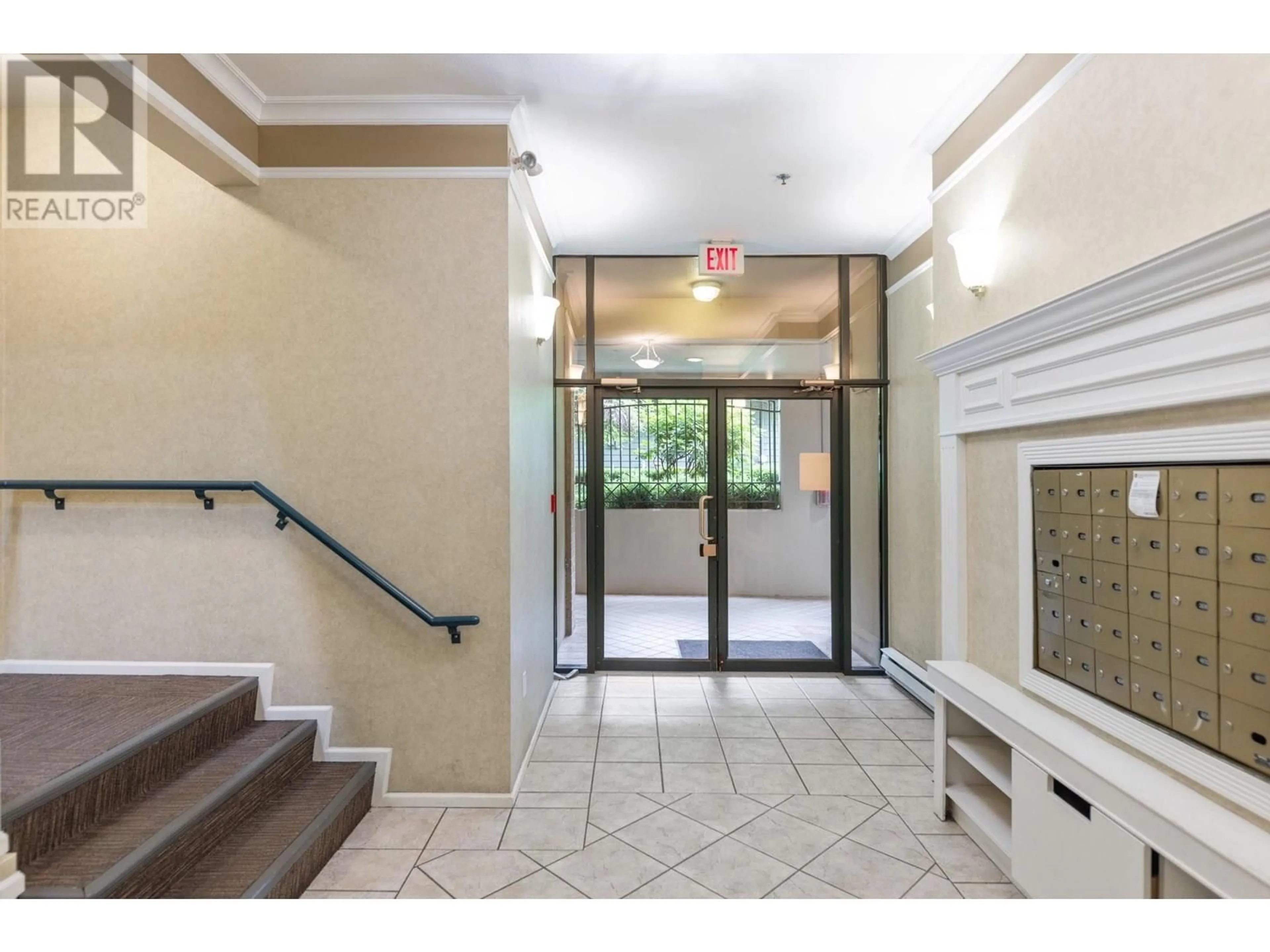 Indoor foyer for 306 - 3590 26TH AVENUE, Vancouver British Columbia V6S1N9