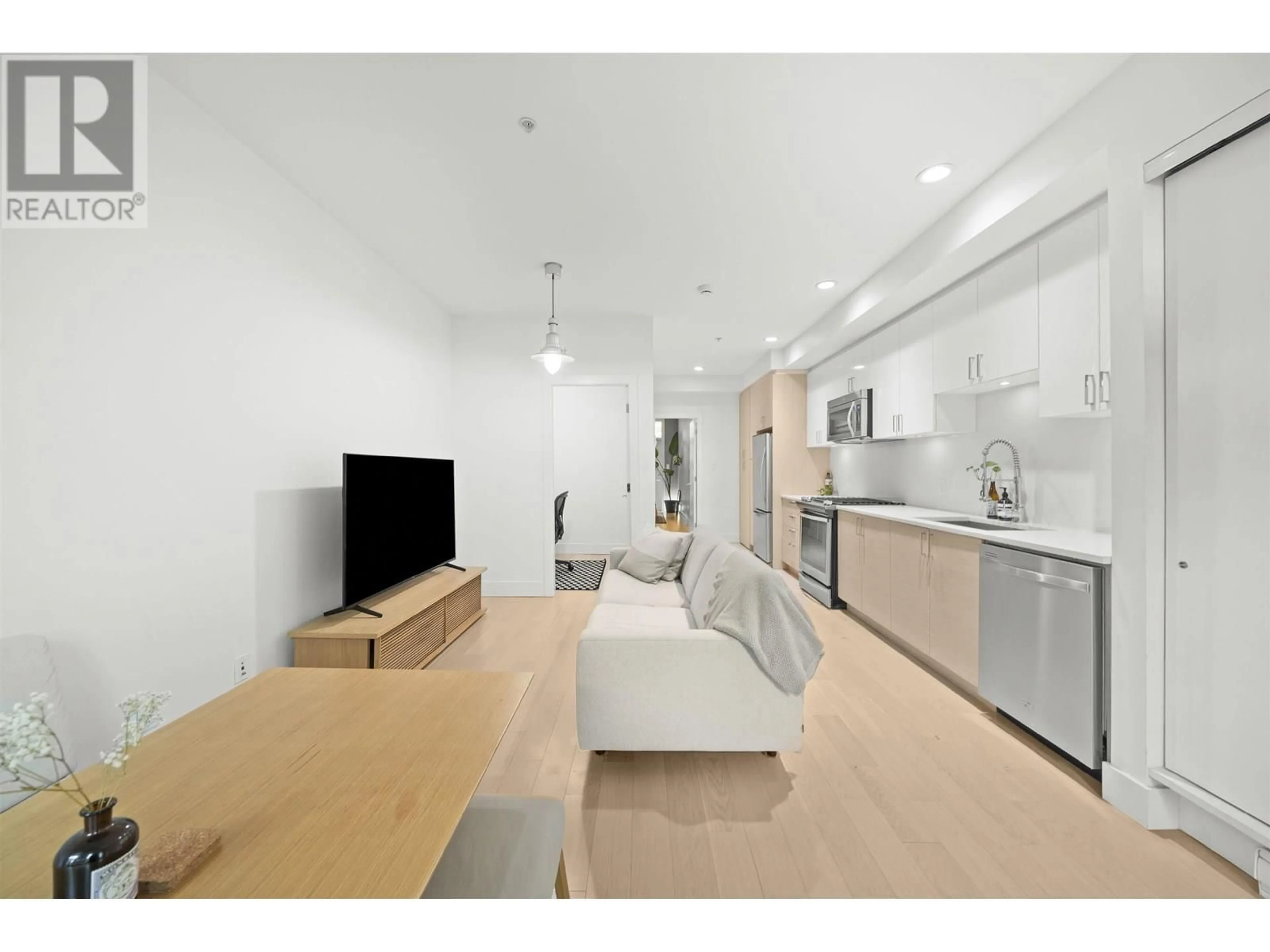 A pic of a room for 10 - 1419 1ST AVENUE, Vancouver British Columbia V5N1A4