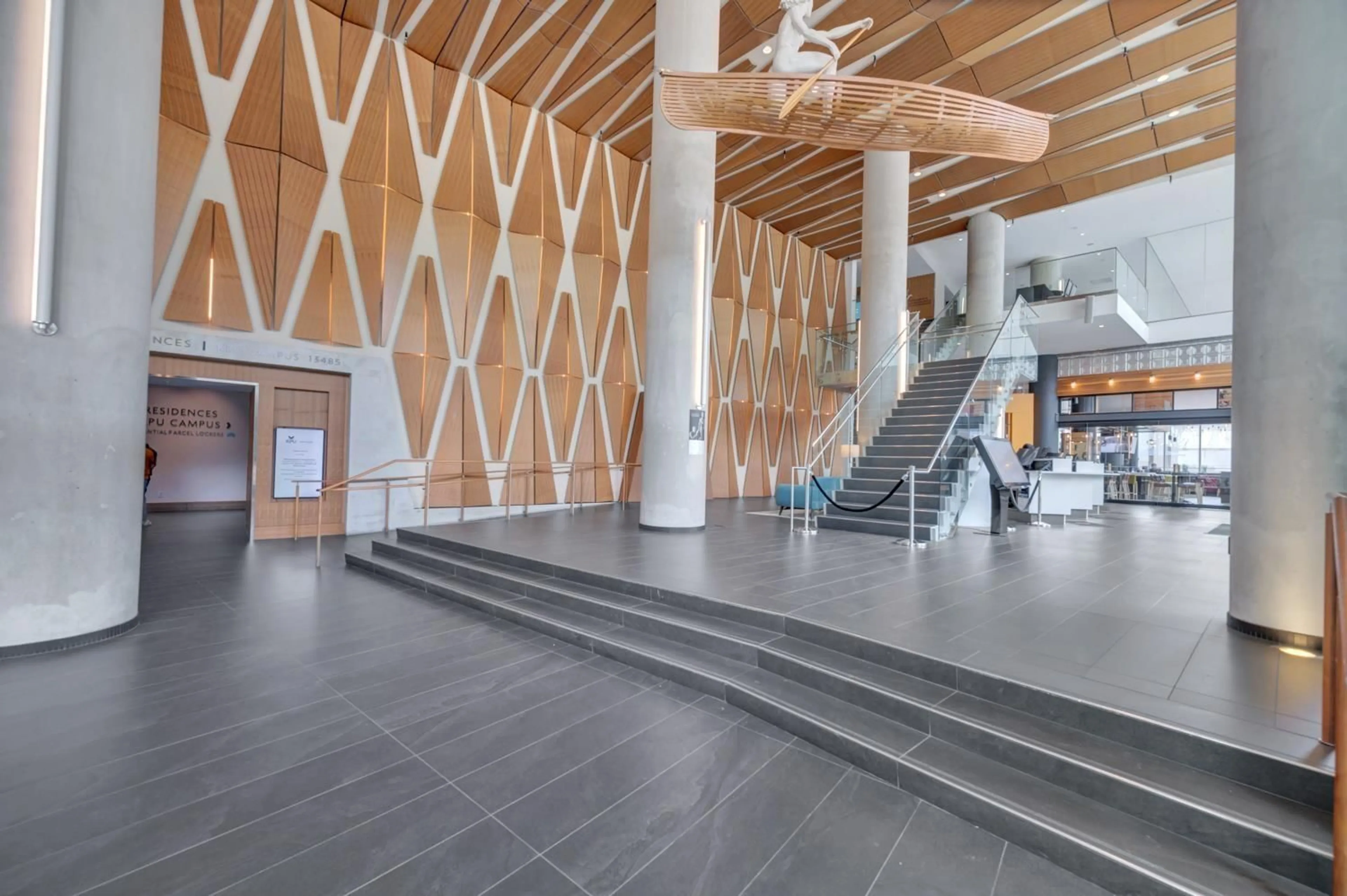 Lobby for 2407 - 13495 CENTRAL, Surrey British Columbia V3T0K2