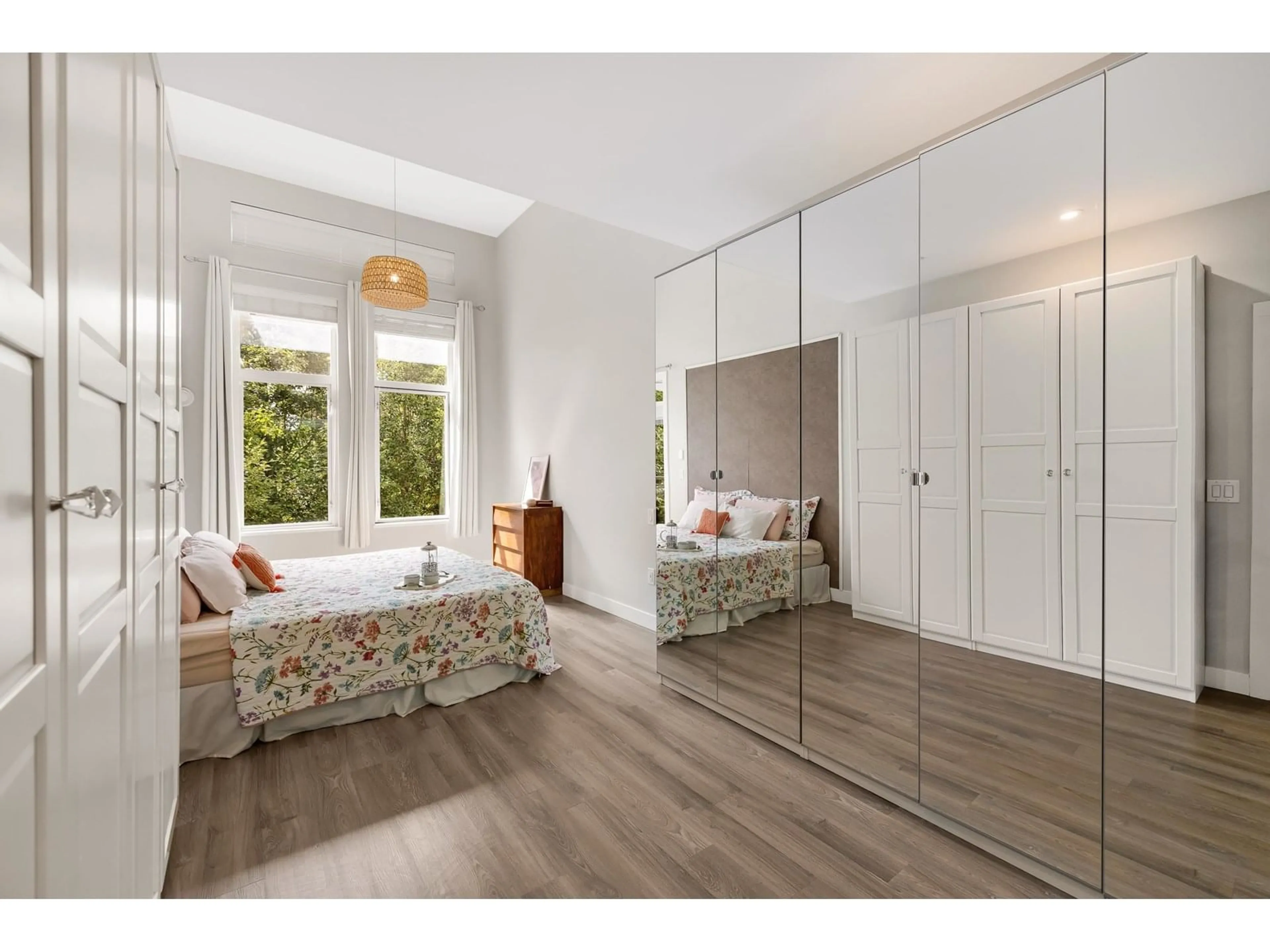 Bedroom with bed, wood/laminate floor for 403 - 15436 31, Surrey British Columbia V3Z1H3
