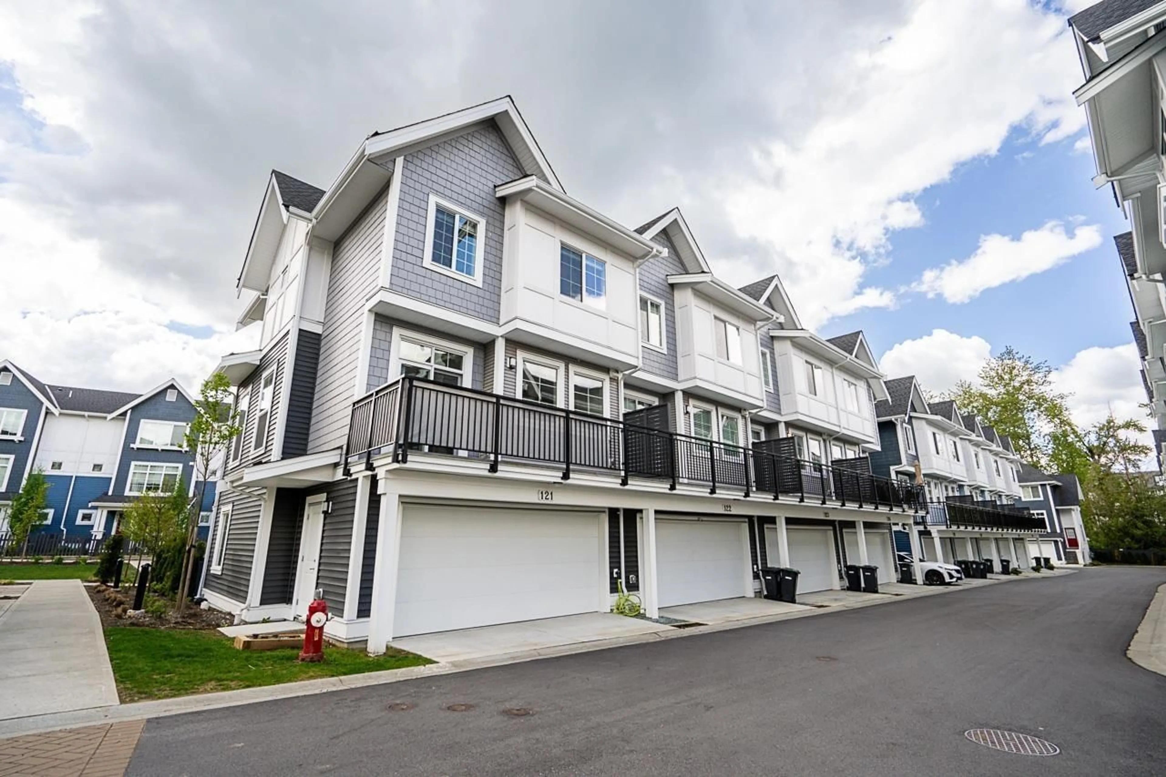 Home with vinyl exterior material, street for 121 - 20180 84, Langley British Columbia V2Y3N5
