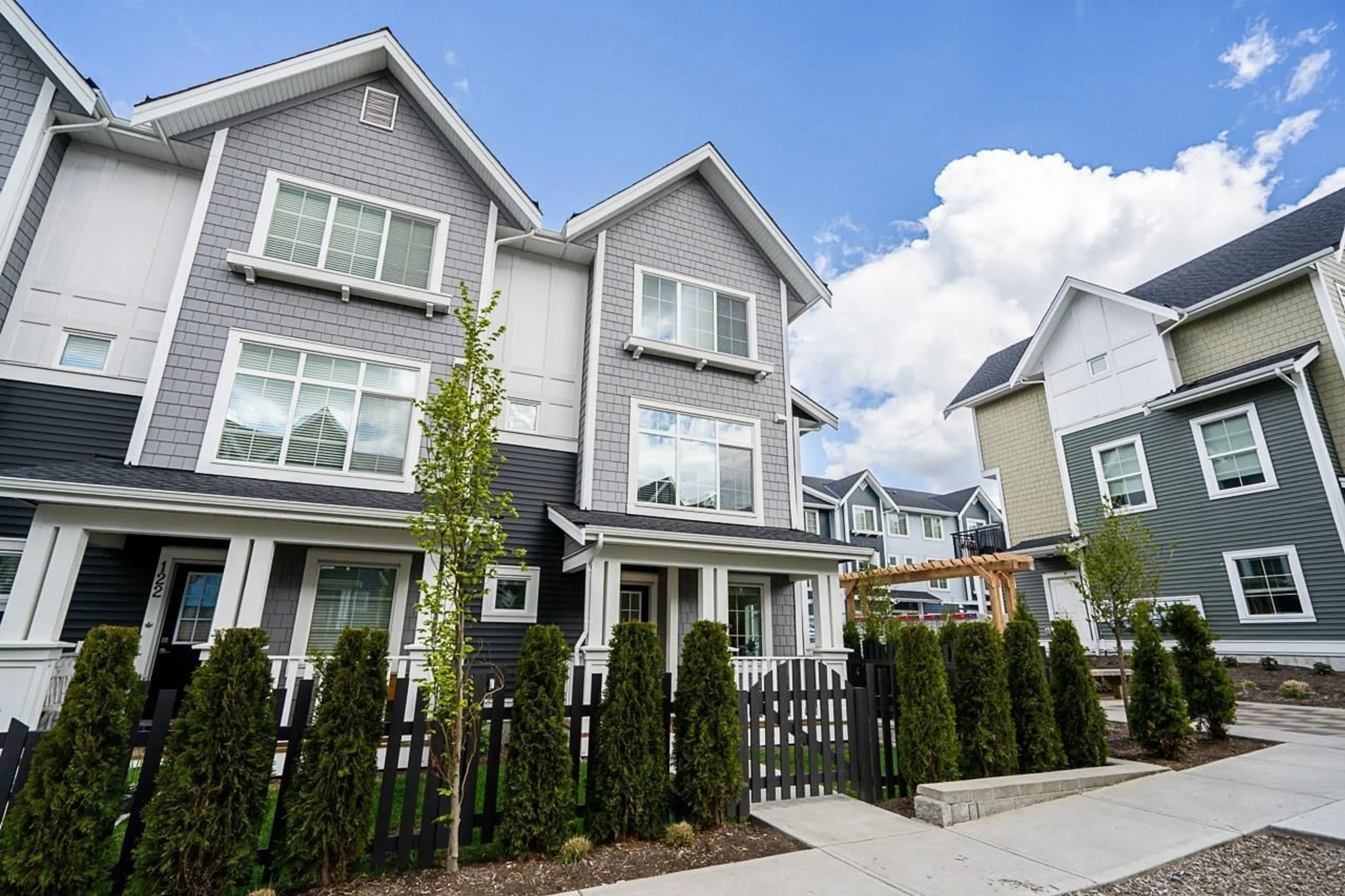 Home with vinyl exterior material, street for 121 - 20180 84, Langley British Columbia V2Y3N5