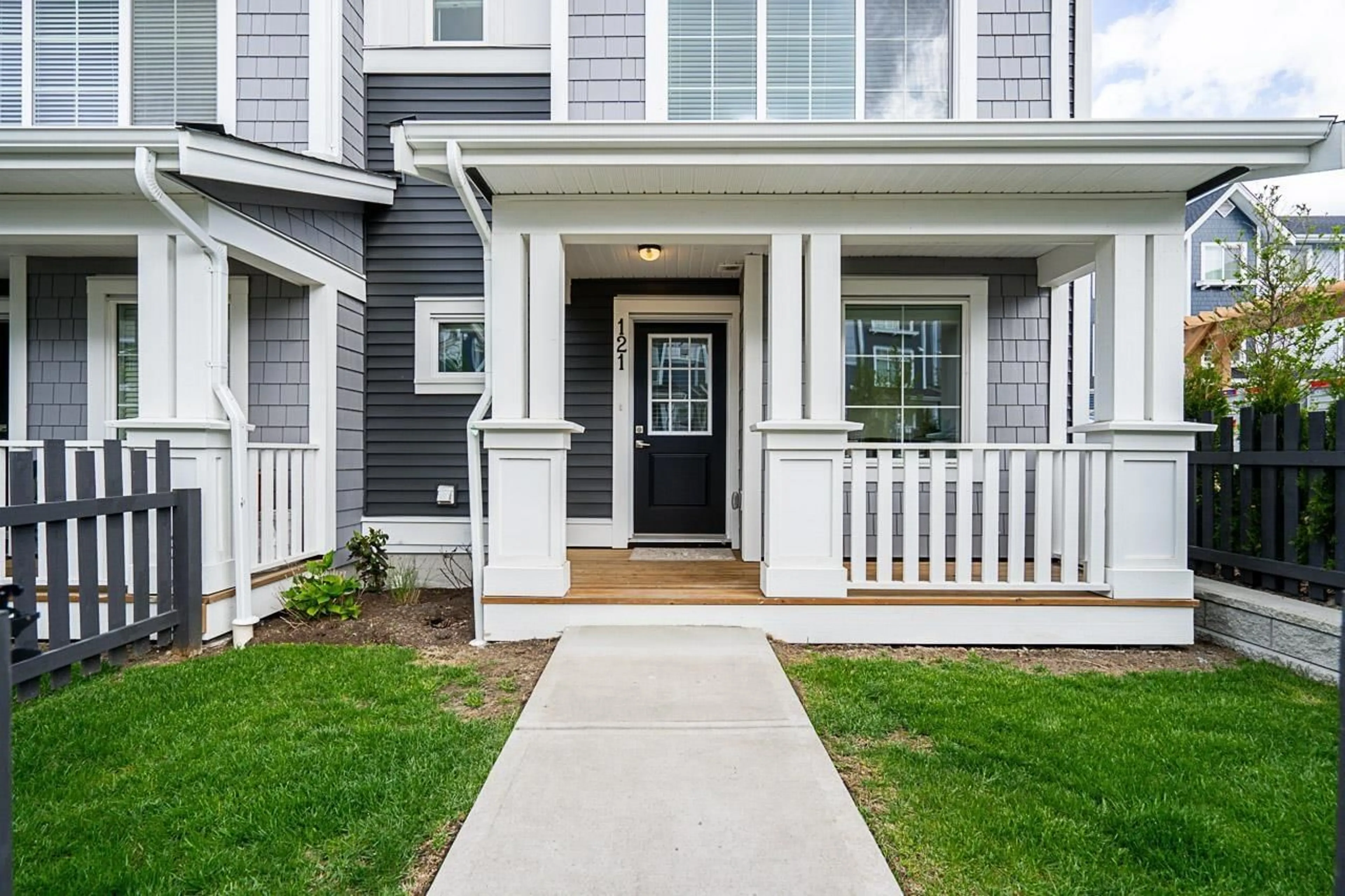 Home with vinyl exterior material, street for 121 - 20180 84, Langley British Columbia V2Y3N5