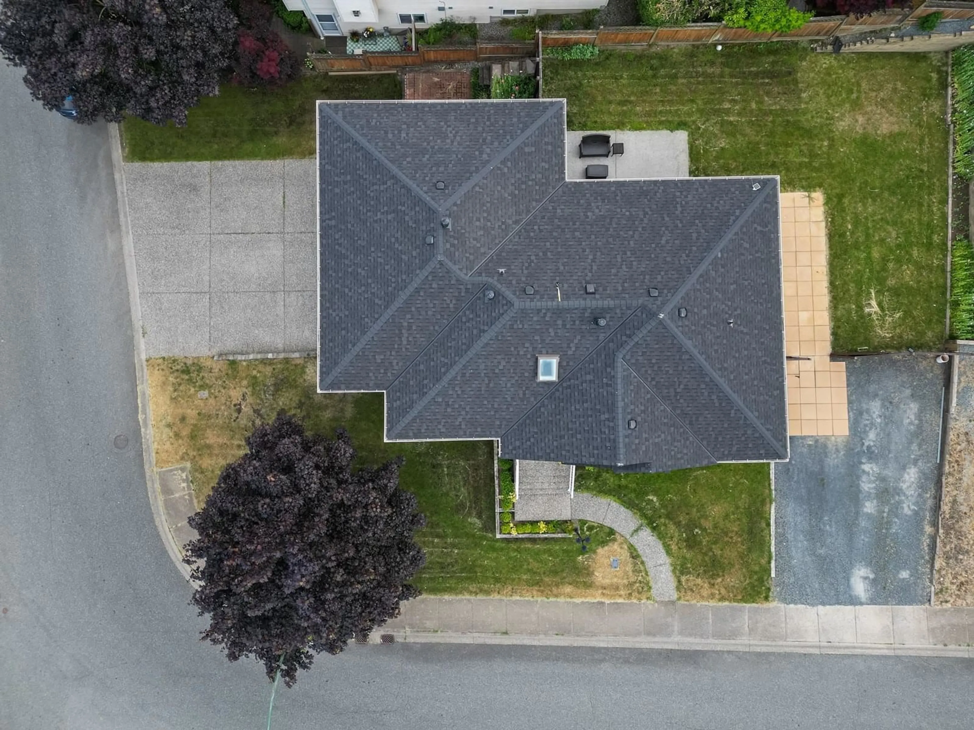 A pic from outside/outdoor area/front of a property/back of a property/a pic from drone, street for 36381 COUNTRY, Abbotsford British Columbia V3G1M2