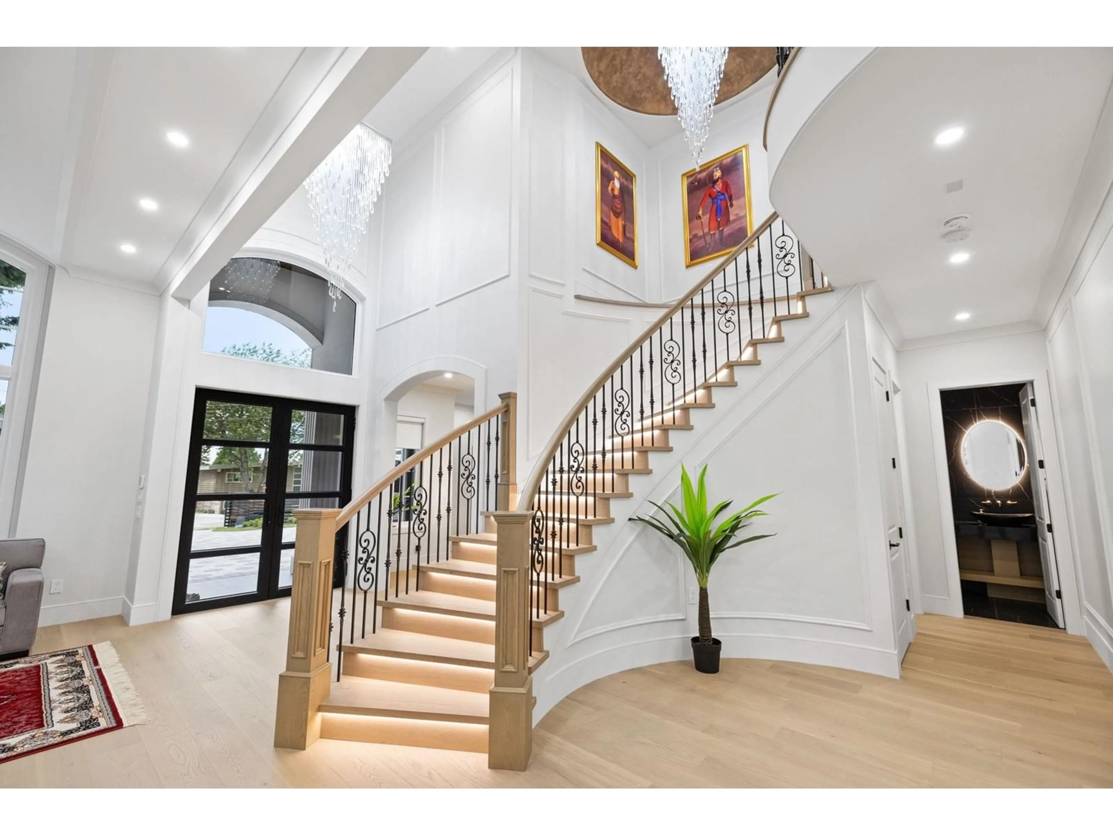 Indoor foyer for 10258 128A, Surrey British Columbia V3T3E8