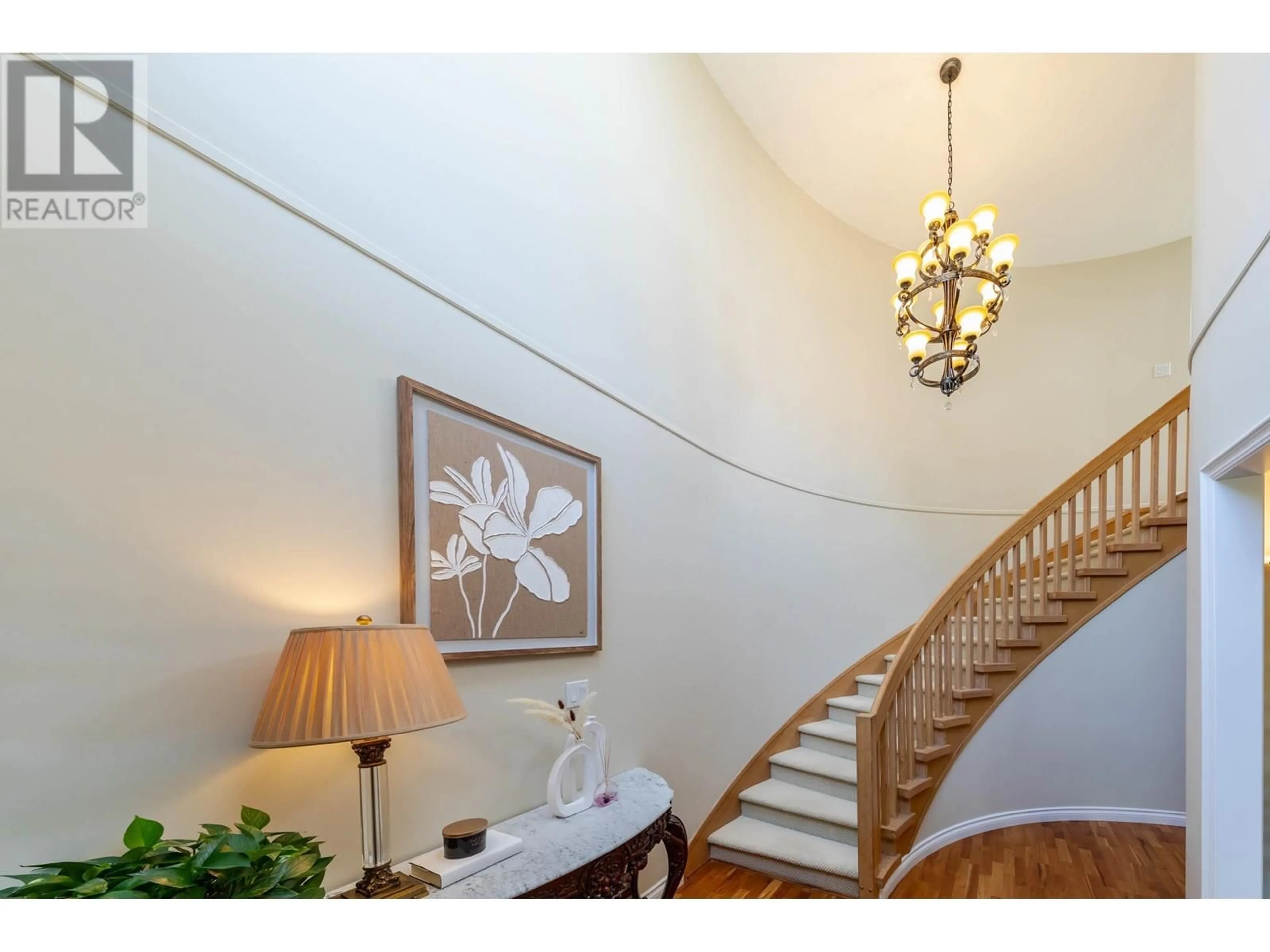 Indoor foyer for 3088 21ST AVENUE, Vancouver British Columbia V6L1L1