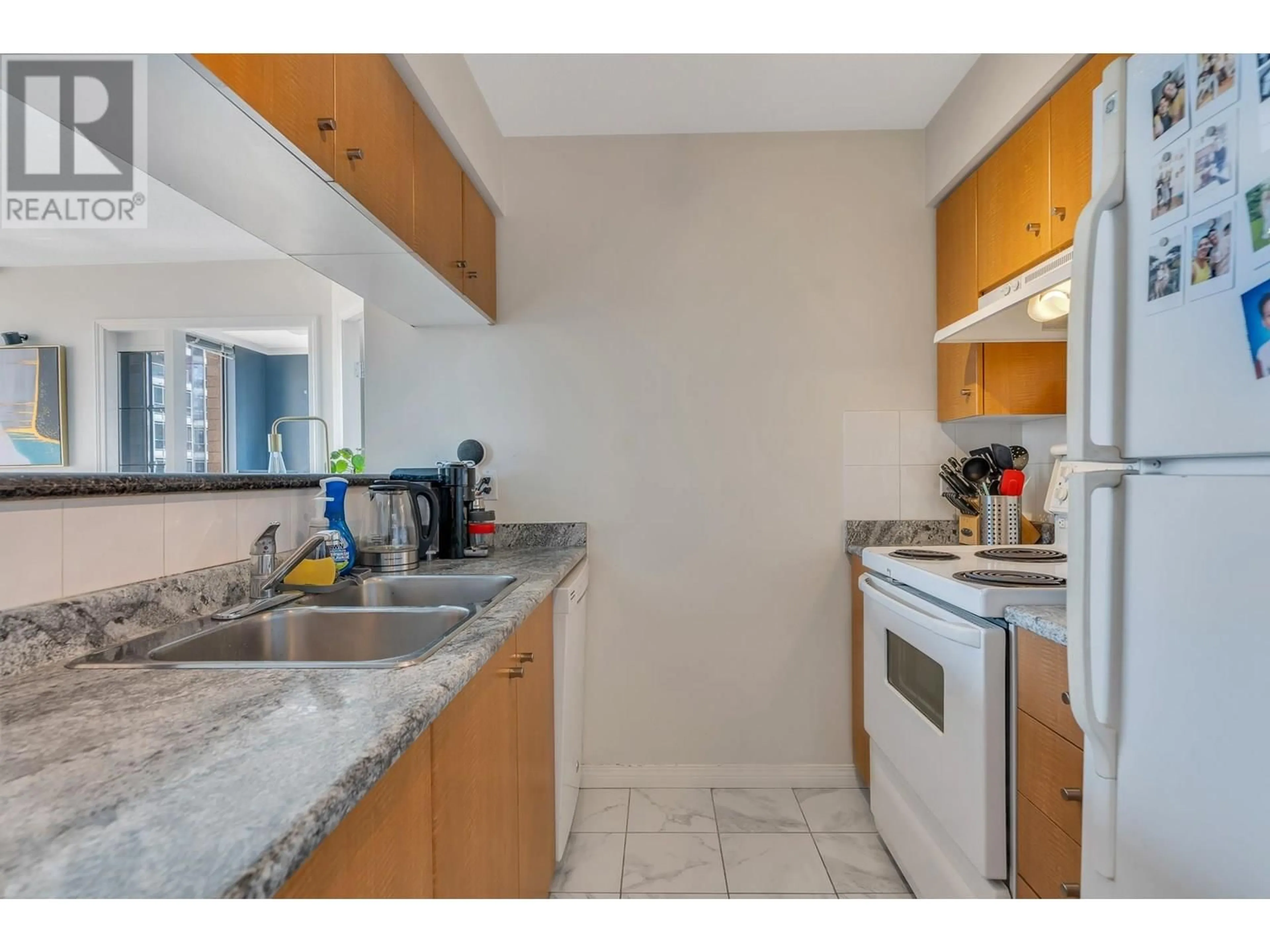 Standard kitchen, unknown for 1405 - 822 HOMER STREET, Vancouver British Columbia V6B6M3