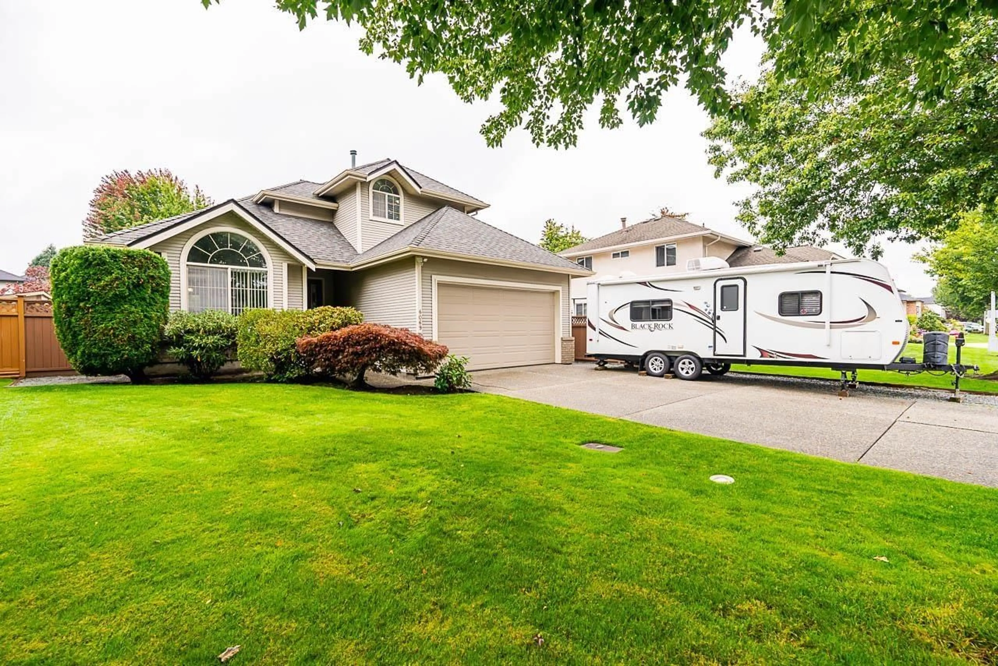 Home with vinyl exterior material, street for 6069 169, Surrey British Columbia V3S8X5
