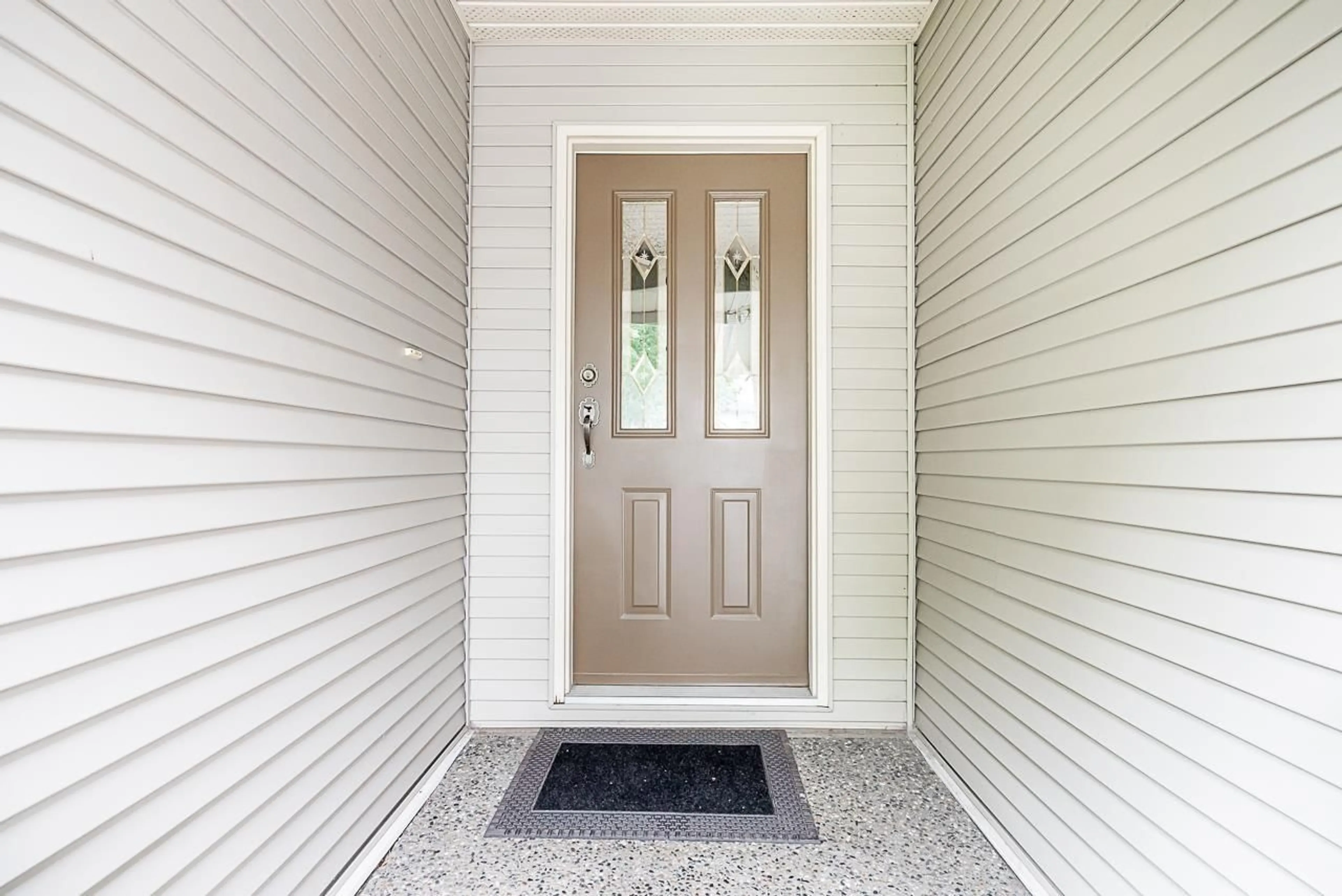 Indoor entryway for 6069 169, Surrey British Columbia V3S8X5