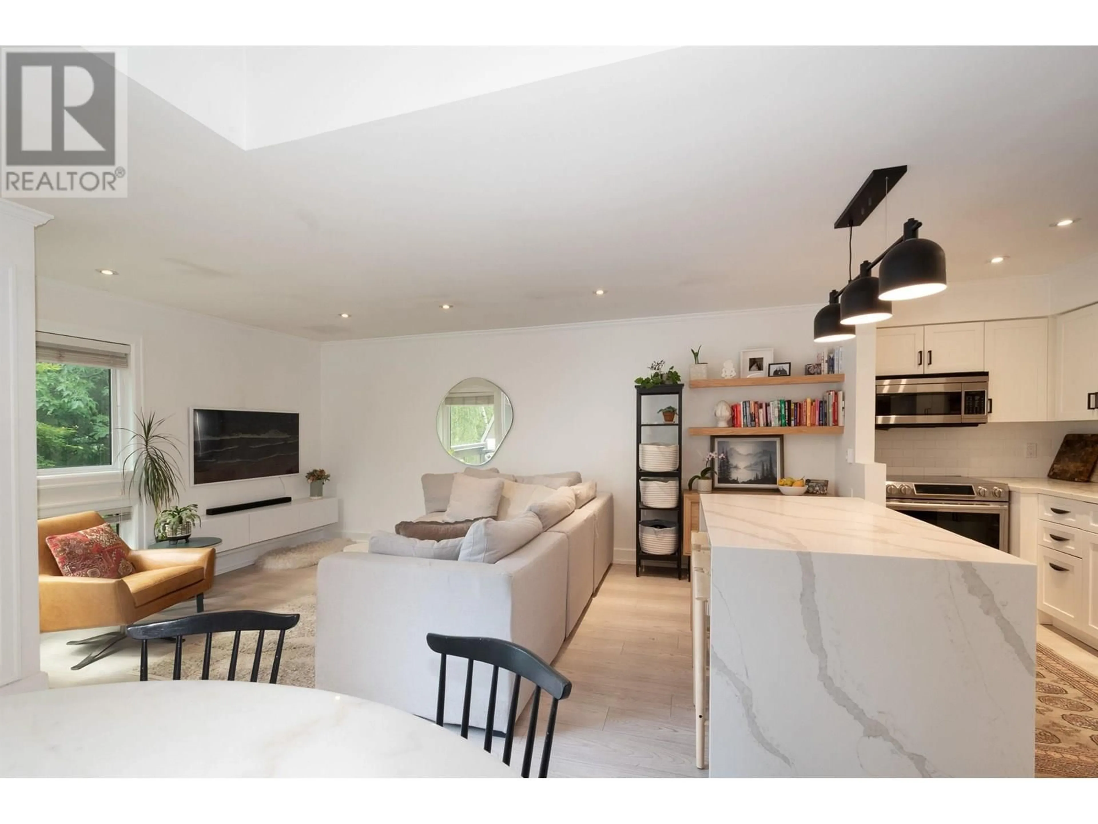 Open concept kitchen, unknown for 305 - 1299 7TH AVENUE, Vancouver British Columbia V6H1B7
