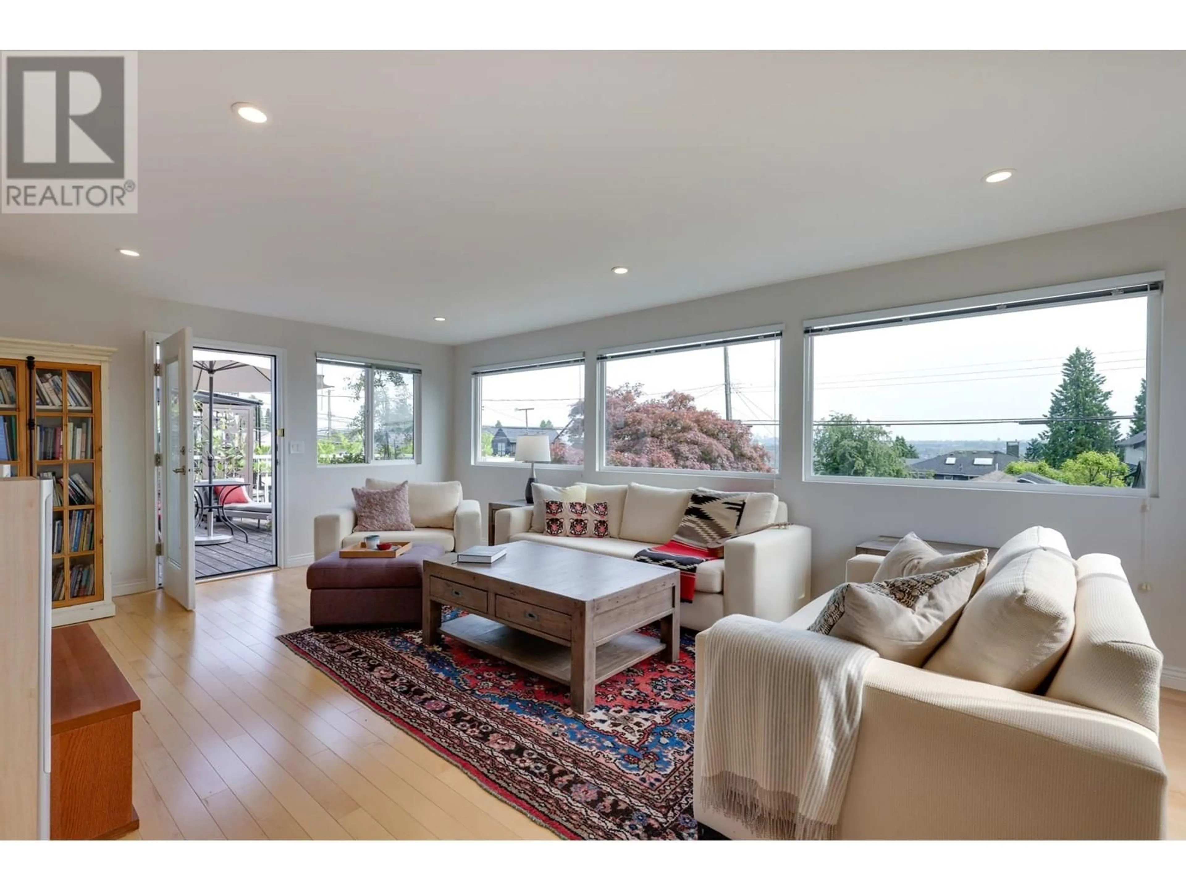 Living room with furniture, unknown for 529 7TH STREET, North Vancouver British Columbia V7L1S2