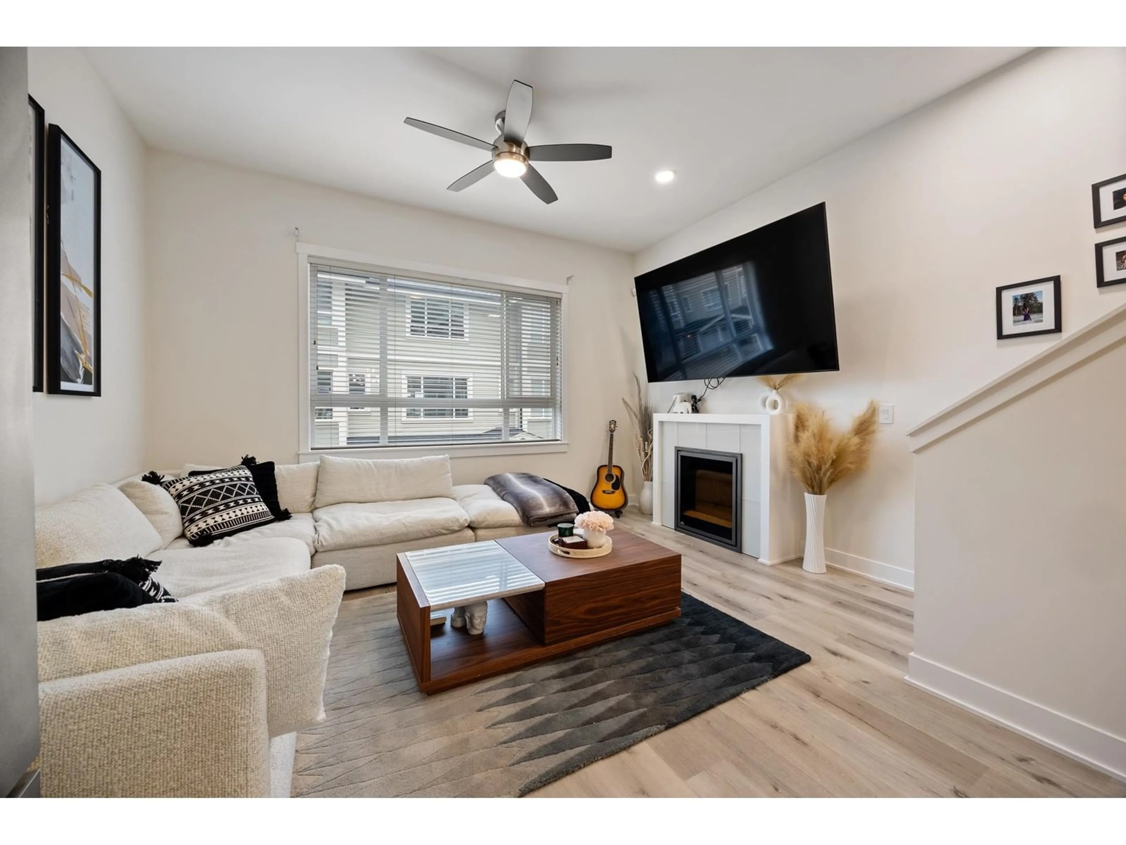 Living room with furniture, unknown for 57 - 2955 156, Surrey British Columbia V3Z2W8