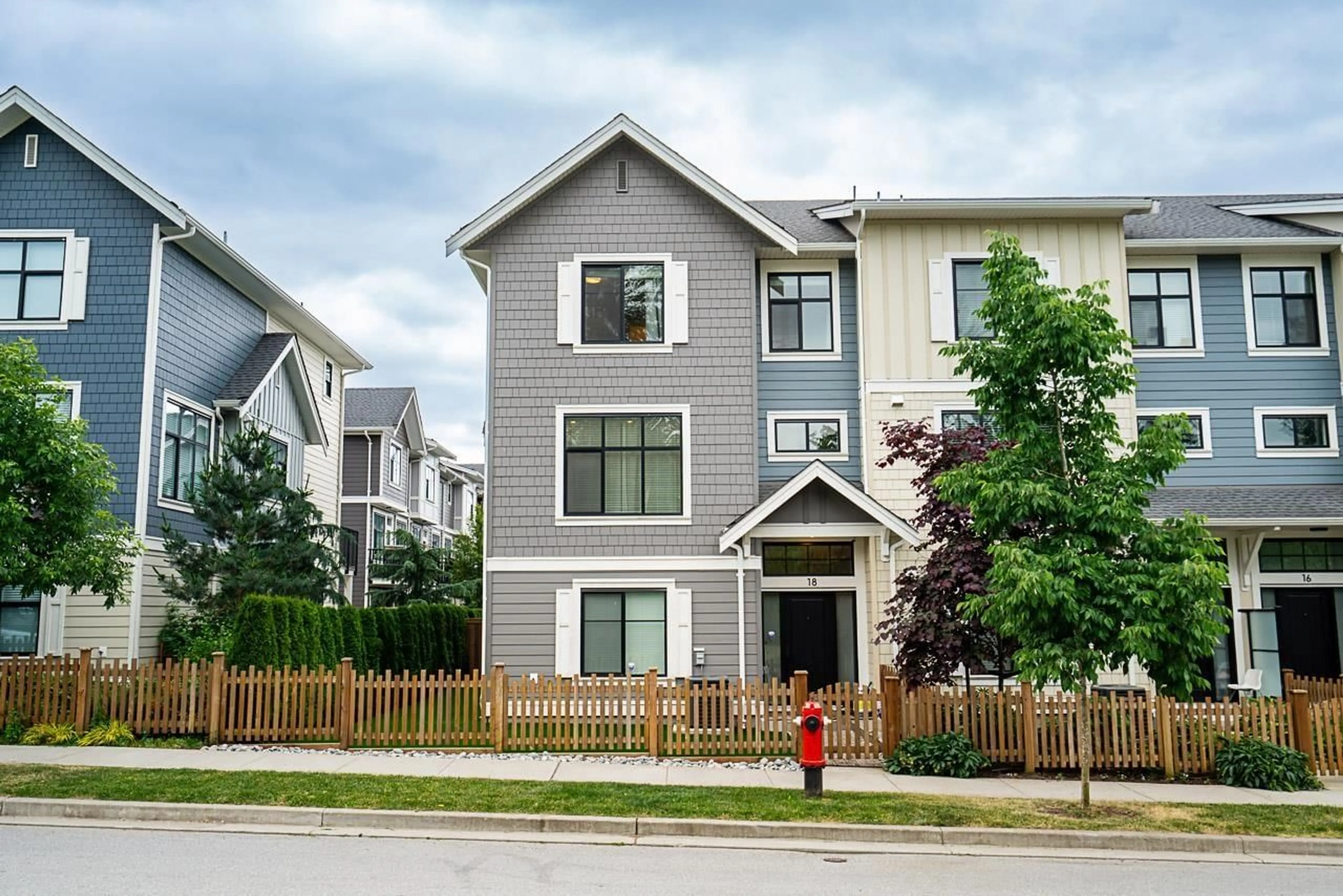 Home with vinyl exterior material, street for 18 - 20261 72B, Langley British Columbia V2Y3M8