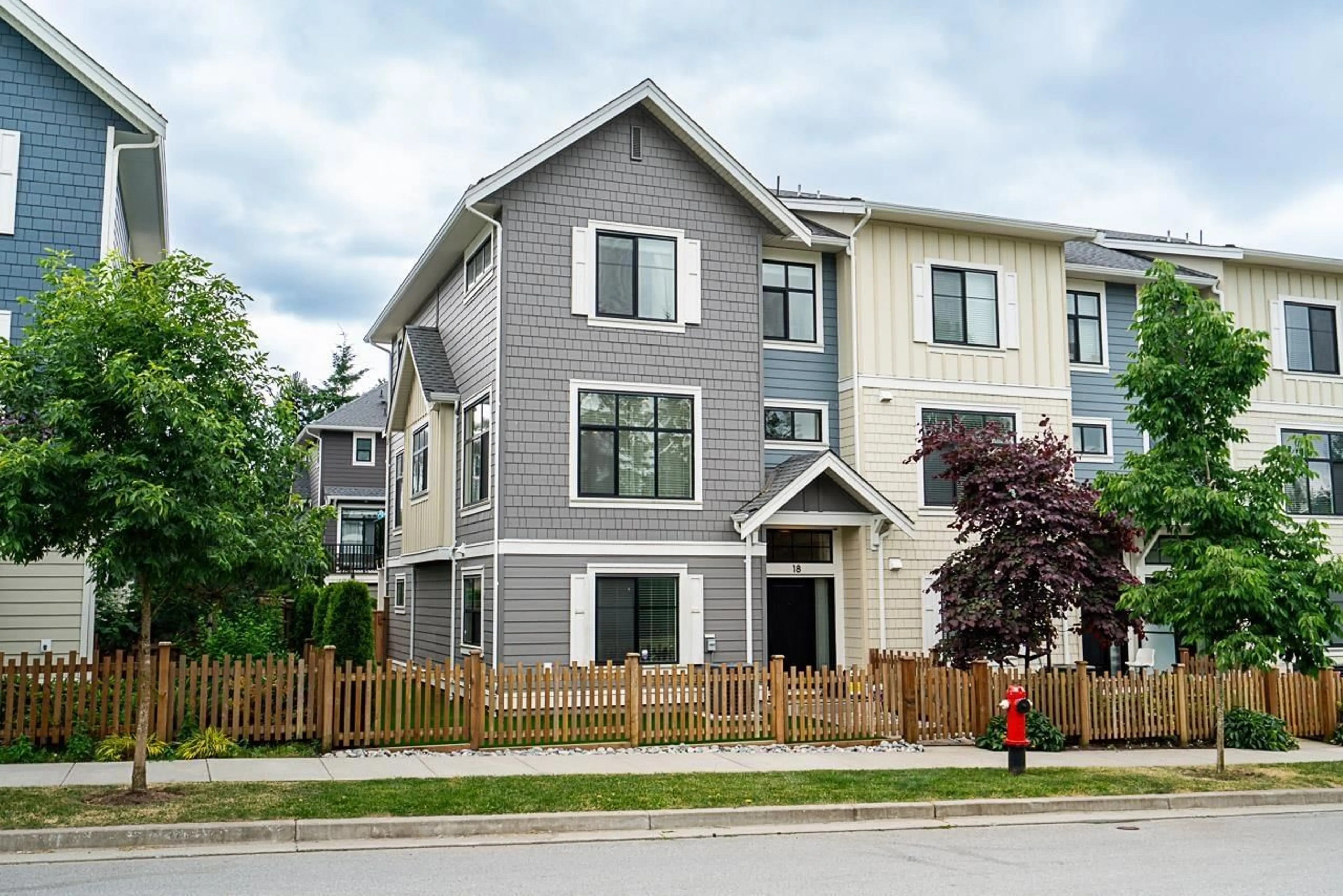 Home with vinyl exterior material, street for 18 - 20261 72B, Langley British Columbia V2Y3M8