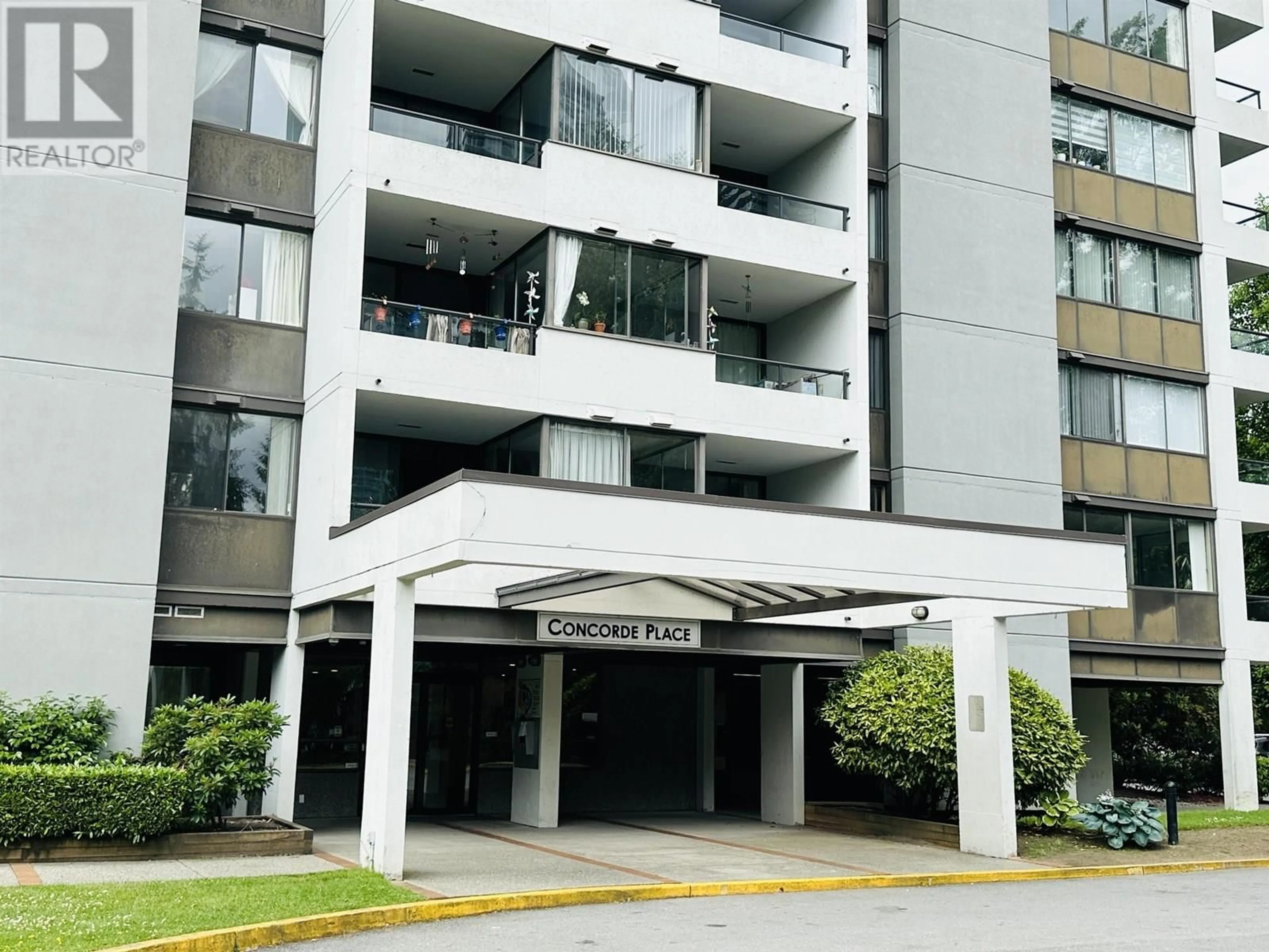 Indoor foyer for 1403 - 9521 CARDSTON CRESCENT, Burnaby British Columbia V3N4R8