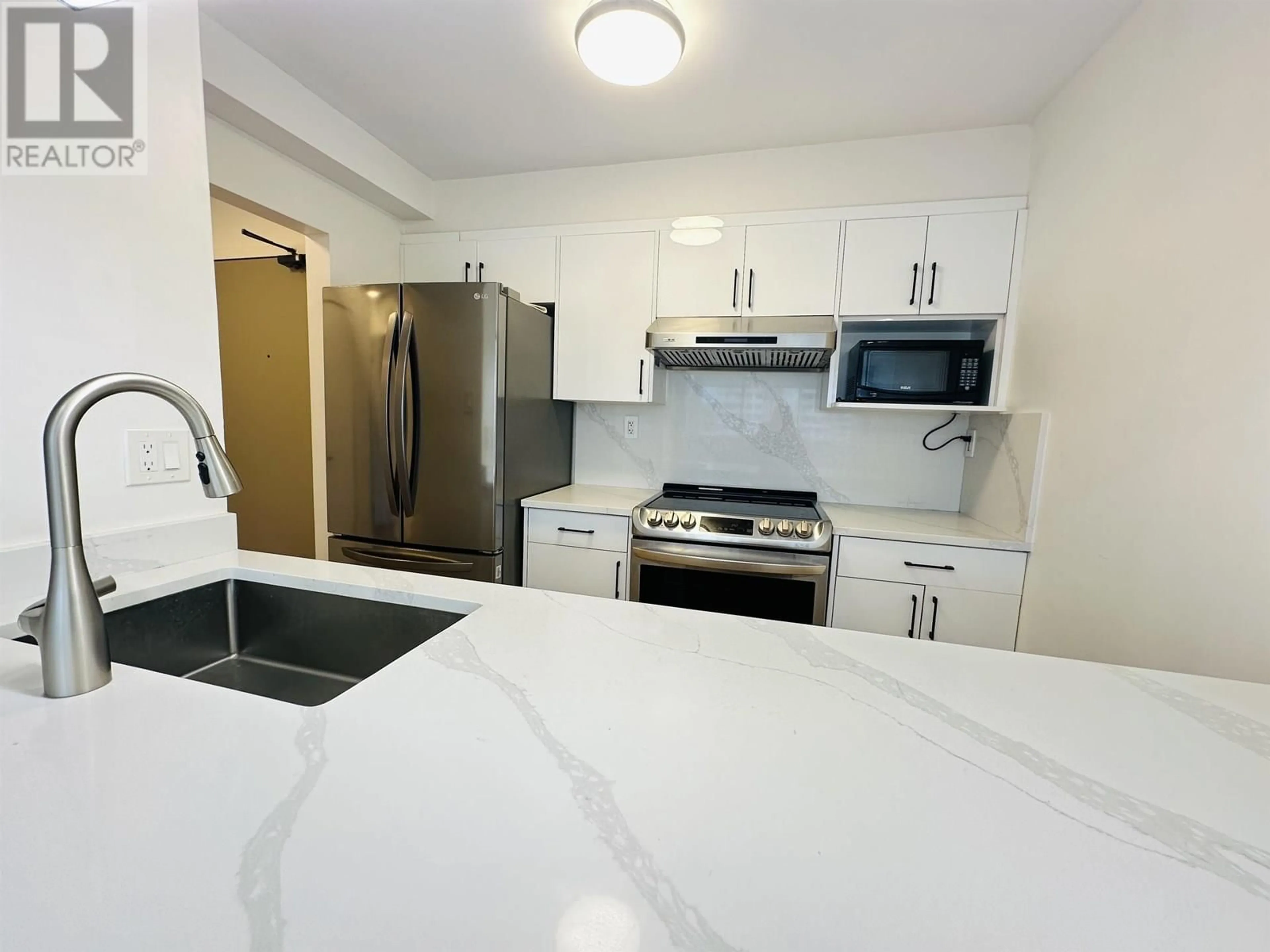 Standard kitchen, unknown for 1403 - 9521 CARDSTON CRESCENT, Burnaby British Columbia V3N4R8